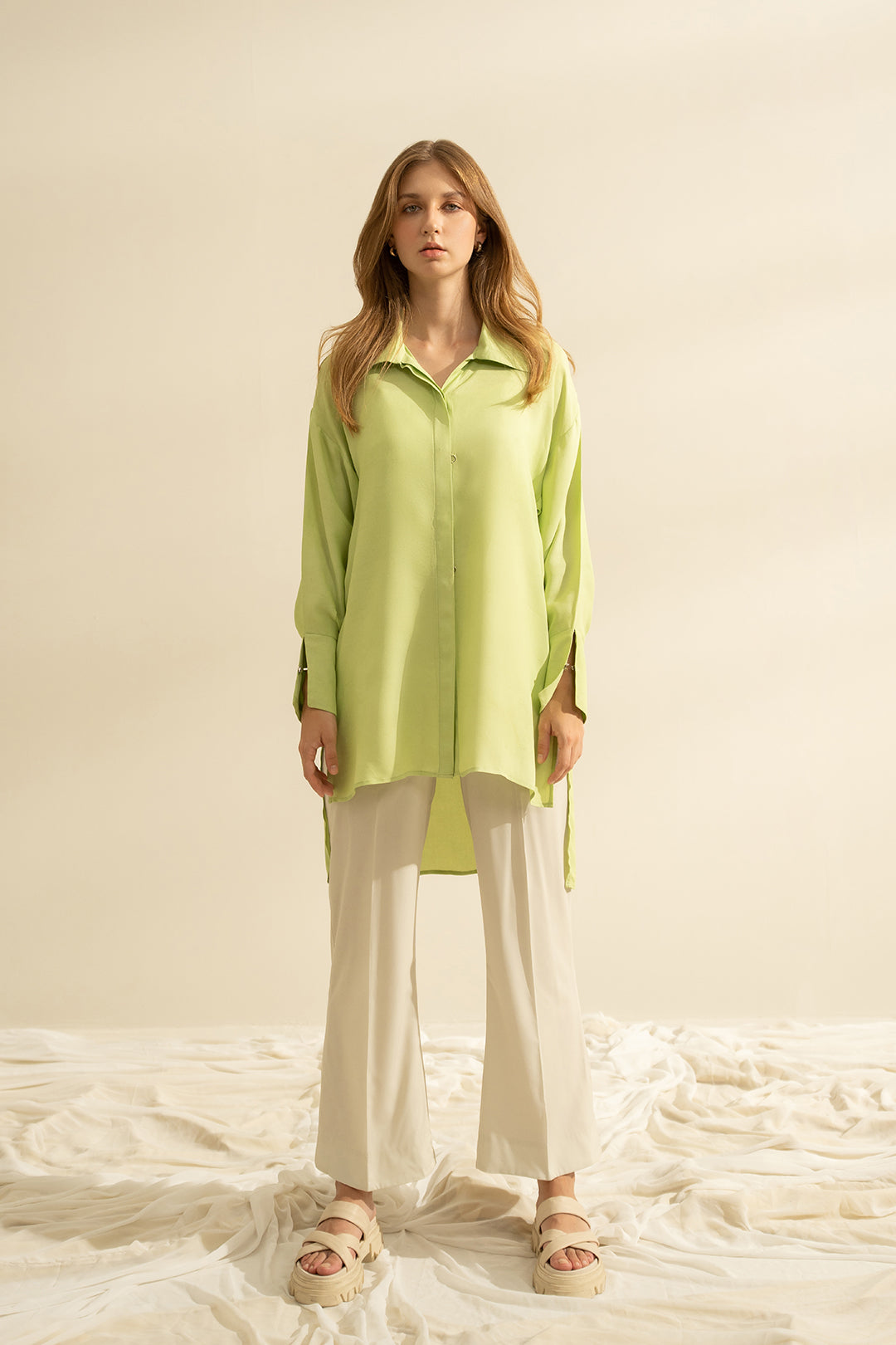 https://cdn.shopify.com/s/files/1/0611/8585/1568/files/W.SS23.418.T-1.jpg?v=1736335970