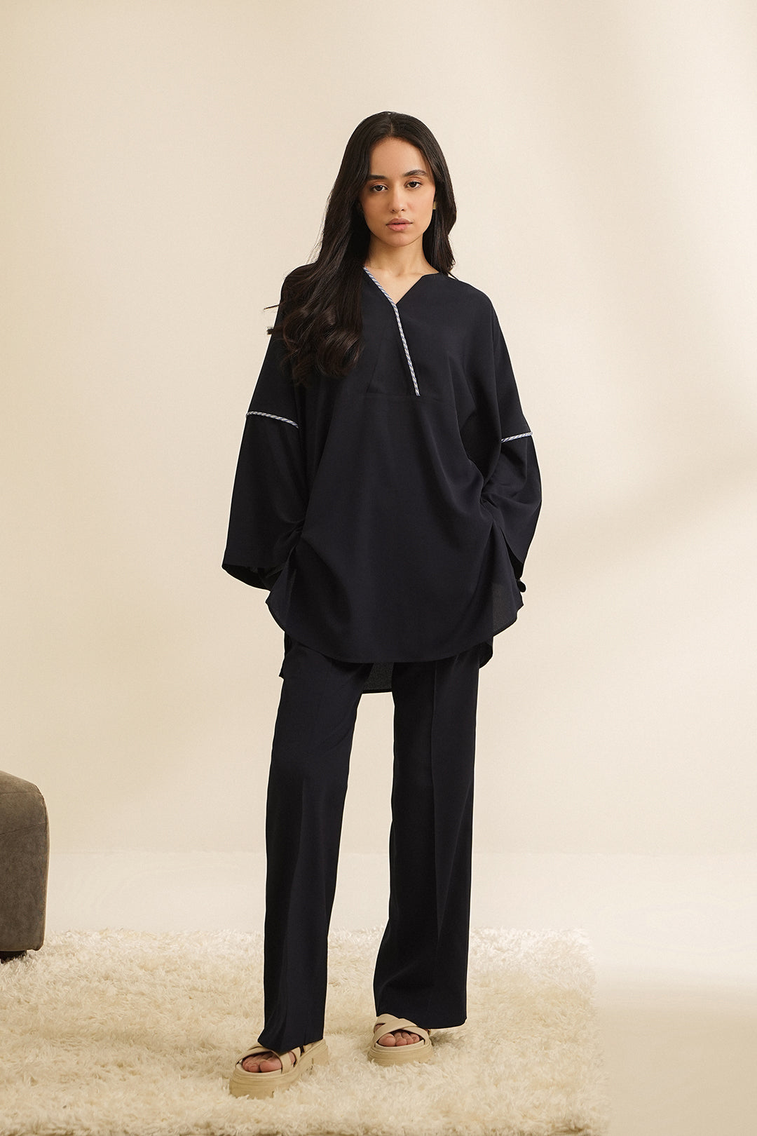 https://cdn.shopify.com/s/files/1/0611/8585/1568/files/W.SS23.419.T-1.jpg?v=1736335693
