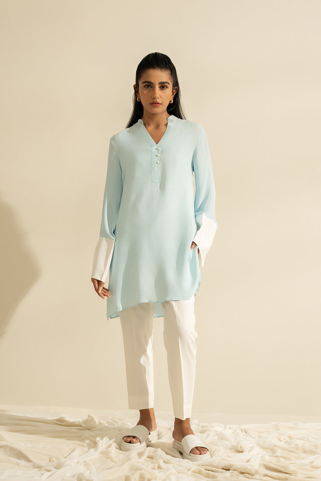 https://cdn.shopify.com/s/files/1/0611/8585/1568/files/W.SS23.420.T-1.jpg?v=1736335969