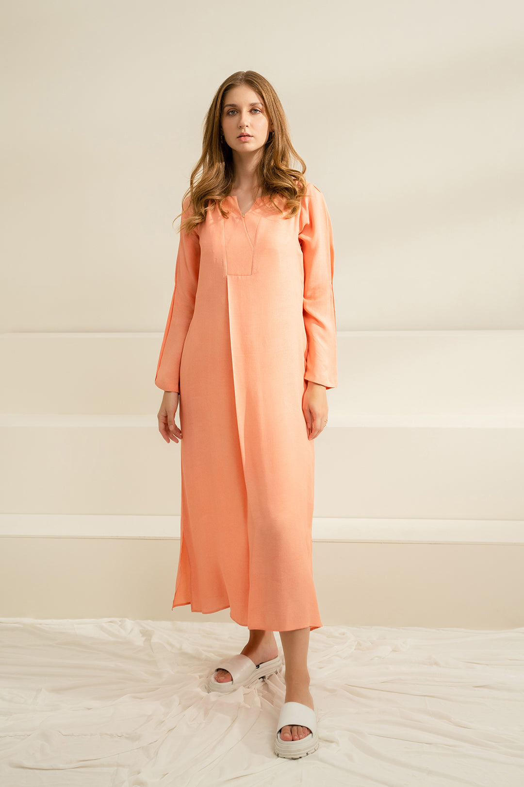 https://cdn.shopify.com/s/files/1/0611/8585/1568/files/W.SS23.426.T-1.jpg?v=1736335841
