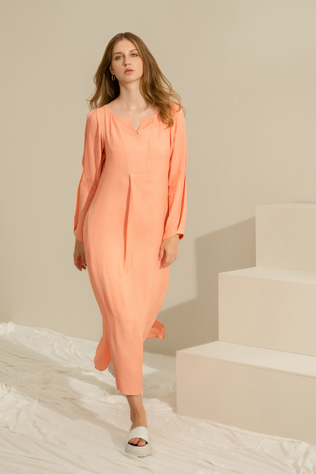 https://cdn.shopify.com/s/files/1/0611/8585/1568/files/W.SS23.426.T-3.jpg?v=1736335841