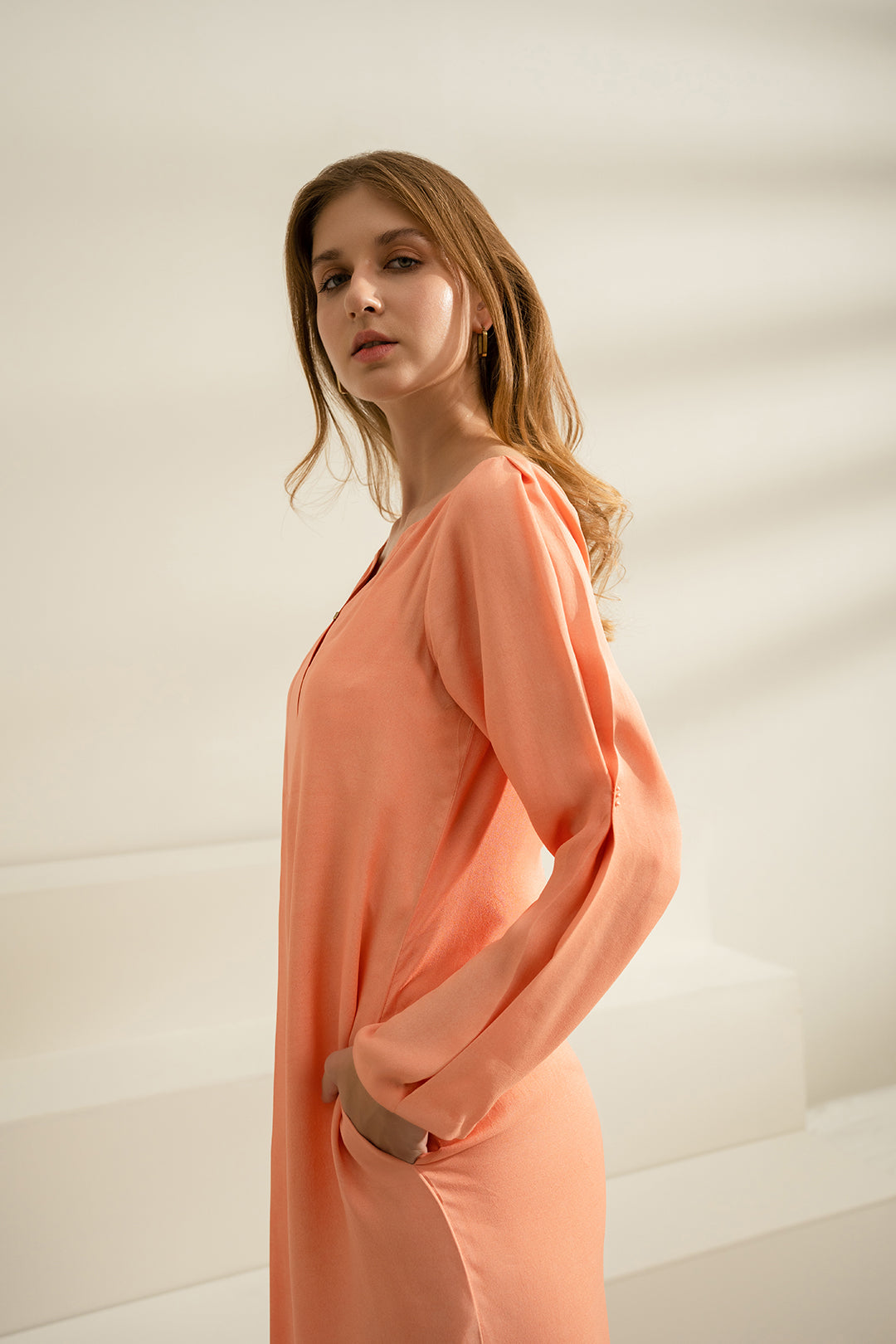 https://cdn.shopify.com/s/files/1/0611/8585/1568/files/W.SS23.426.T-4.jpg?v=1736335841