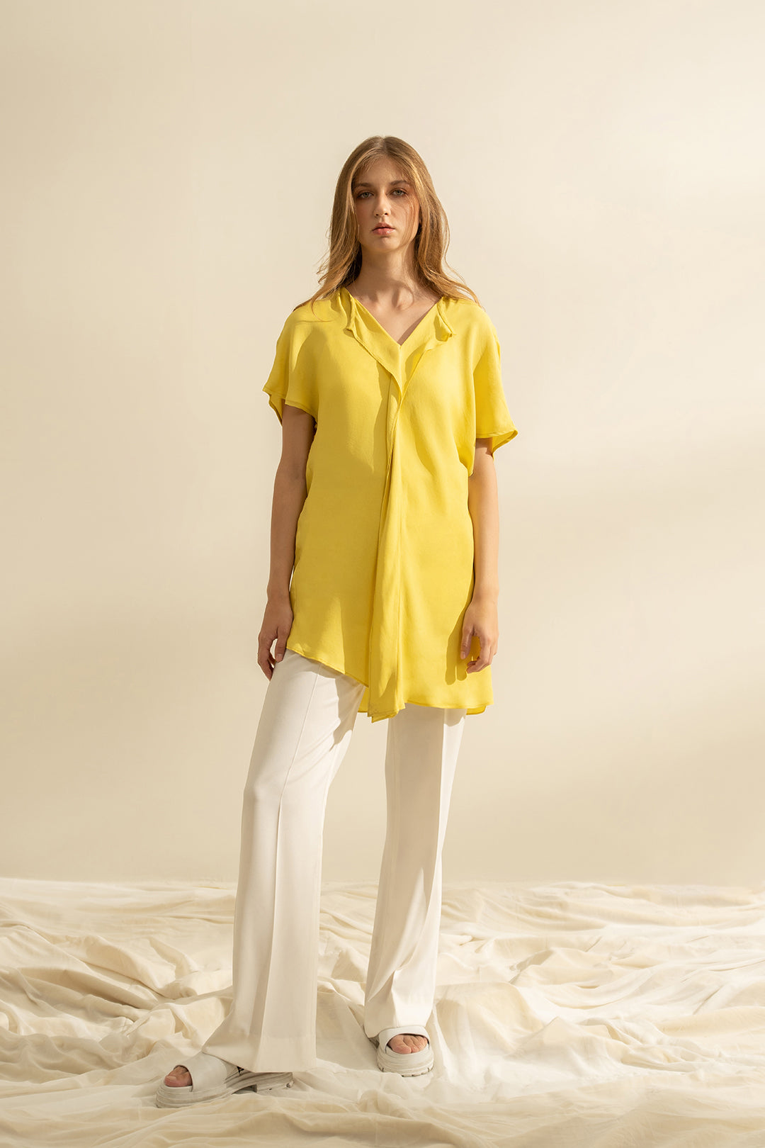 https://cdn.shopify.com/s/files/1/0611/8585/1568/files/W.SS23.427.T-1.jpg?v=1736335963