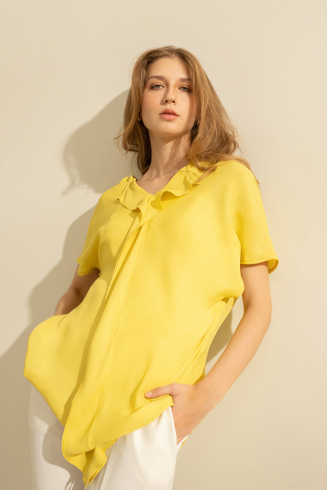 https://cdn.shopify.com/s/files/1/0611/8585/1568/files/W.SS23.427.T-2.jpg?v=1736335963