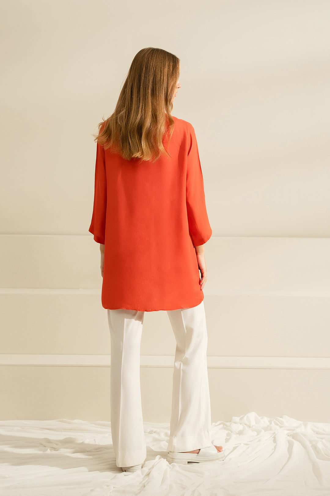 https://cdn.shopify.com/s/files/1/0611/8585/1568/files/W.SS23.434.T-4.jpg?v=1736335834