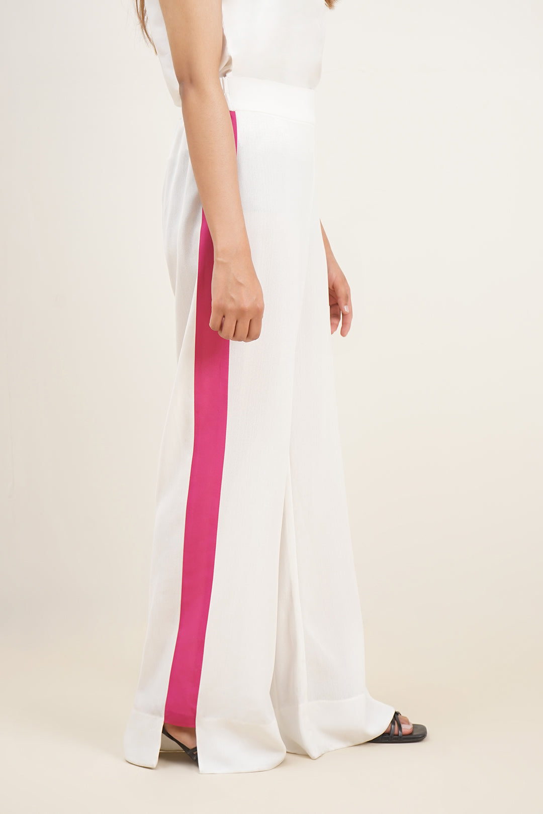 https://cdn.shopify.com/s/files/1/0611/8585/1568/files/W.SS23.439.P-1.jpg?v=1736335971