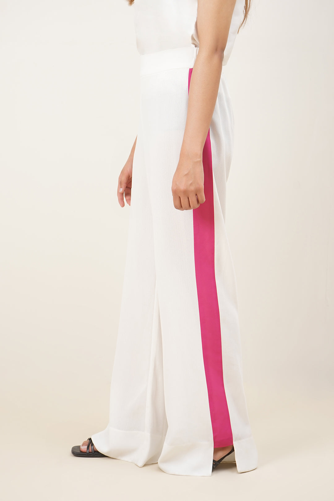 https://cdn.shopify.com/s/files/1/0611/8585/1568/files/W.SS23.439.P-2.jpg?v=1736335971