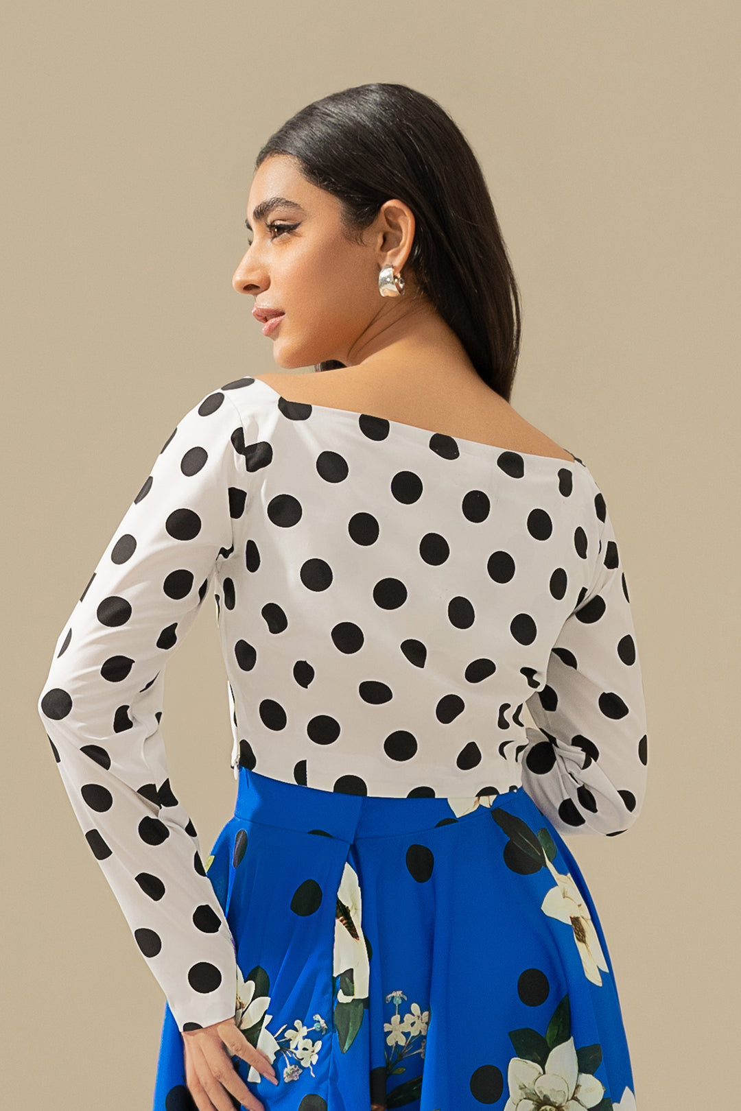 https://cdn.shopify.com/s/files/1/0611/8585/1568/files/W.SS23.471.T-4.jpg?v=1736336066