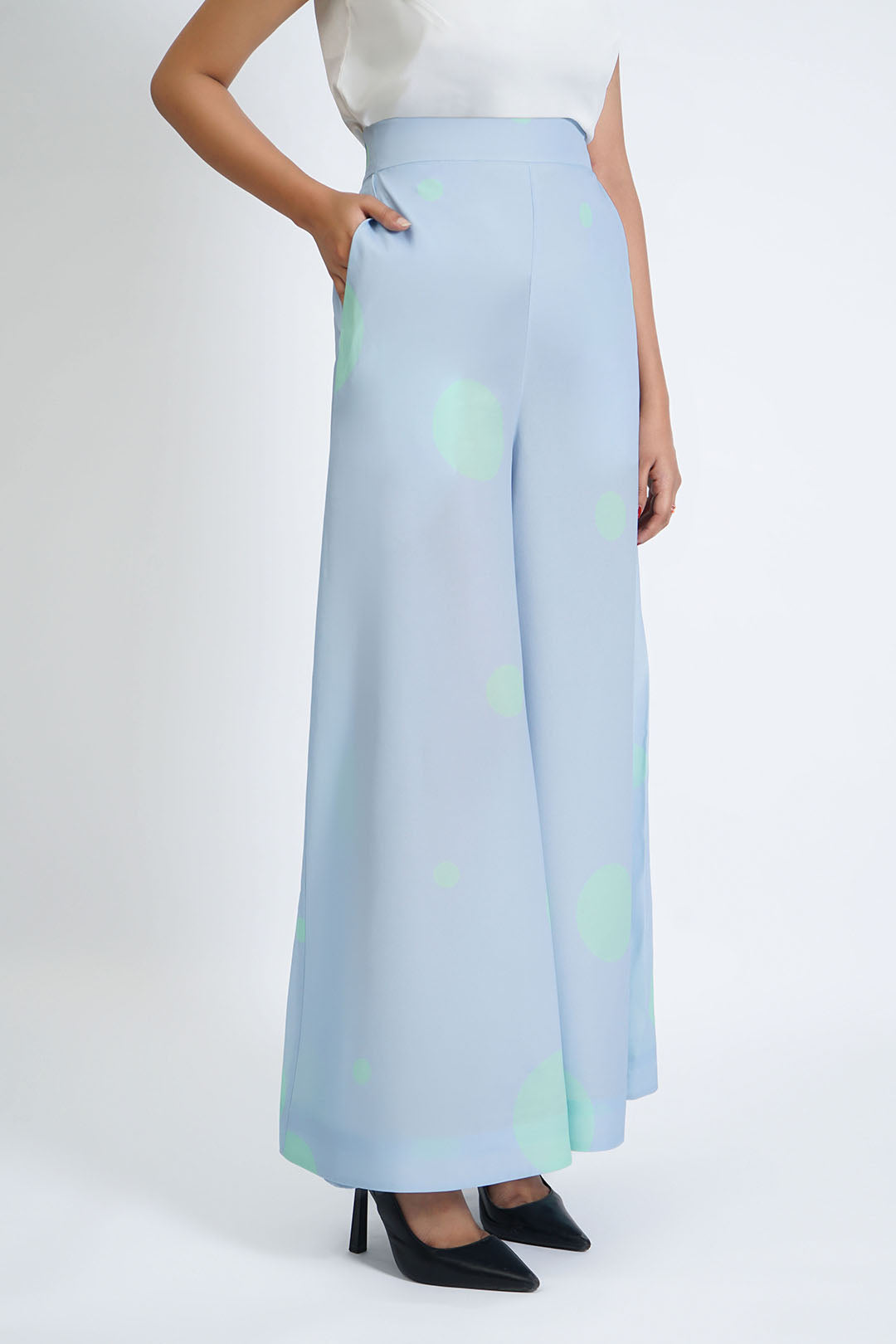https://cdn.shopify.com/s/files/1/0611/8585/1568/files/W.SS23.480.P-1.jpg?v=1736336050