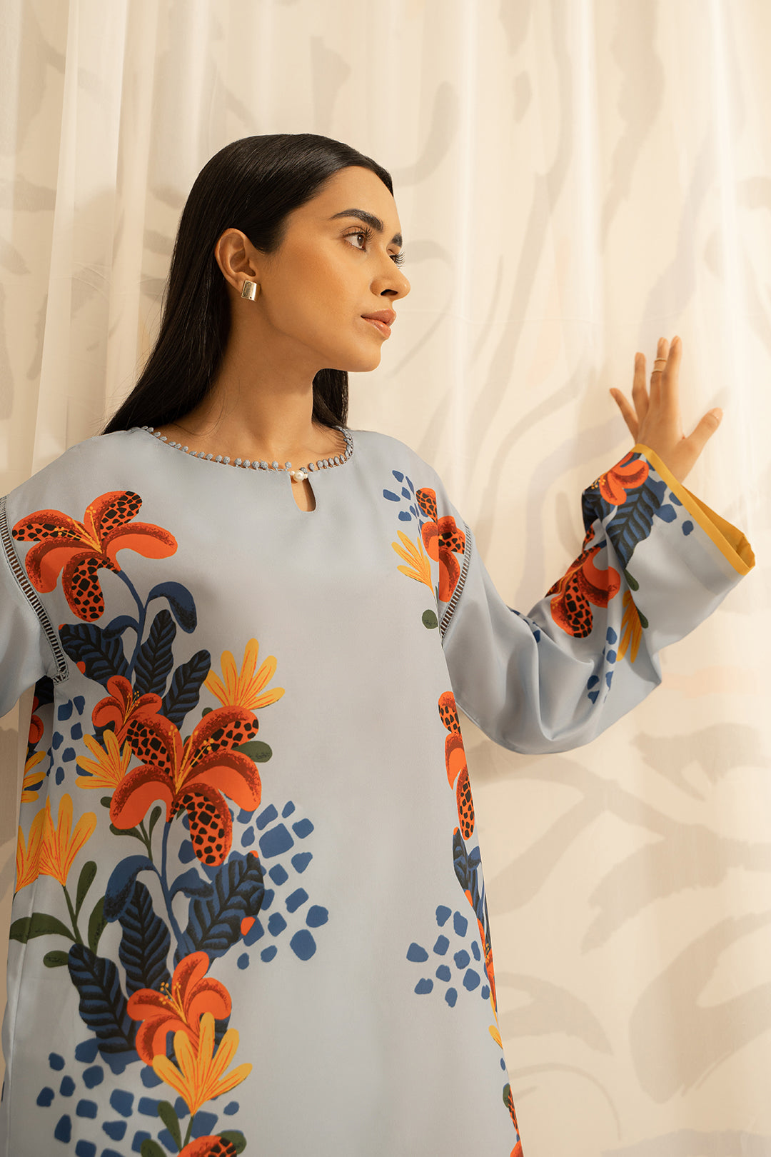 https://cdn.shopify.com/s/files/1/0611/8585/1568/files/W.SS23.499.T-2.jpg?v=1736335930