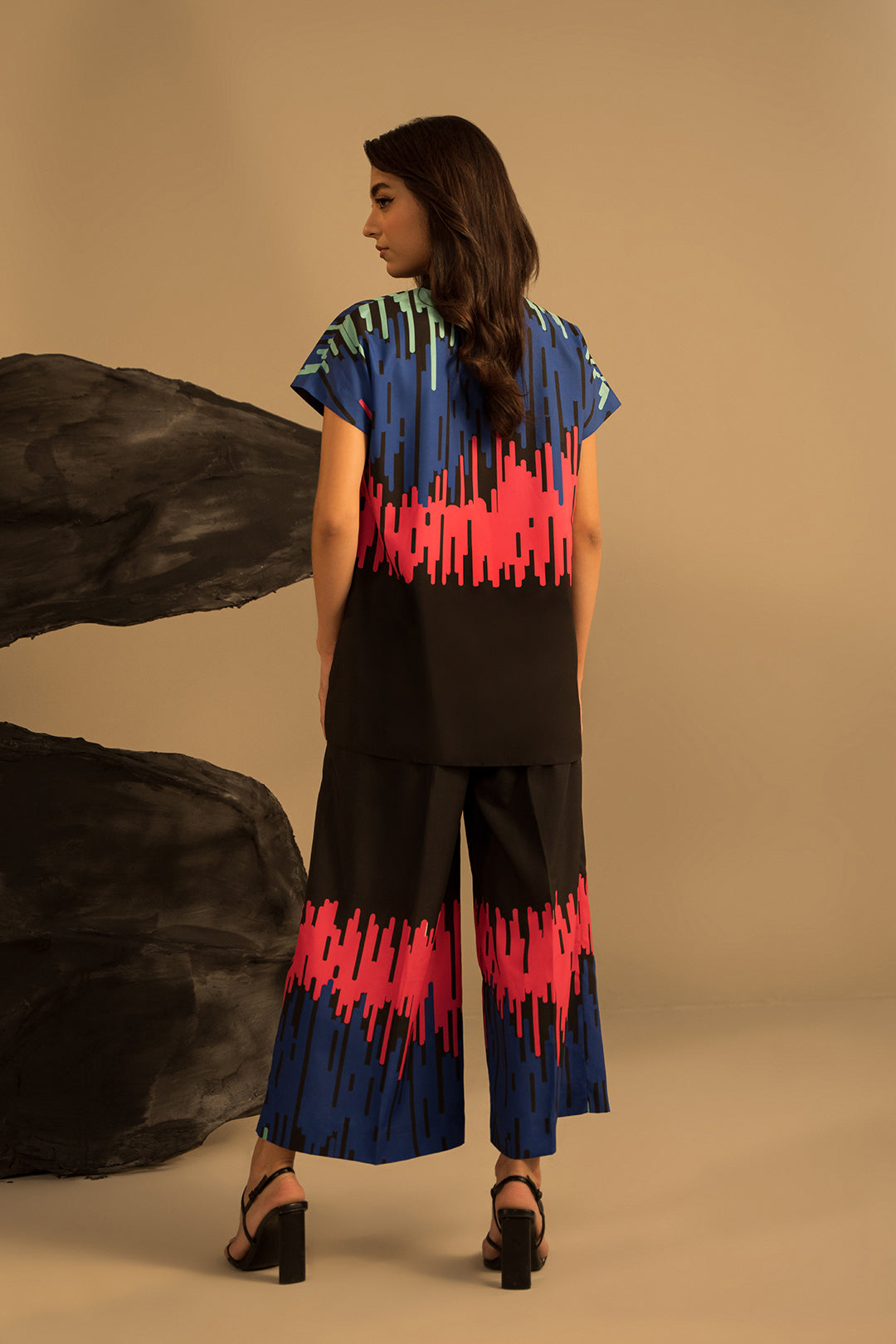 https://cdn.shopify.com/s/files/1/0611/8585/1568/files/W.SS23.526.T-4.jpg?v=1736335975