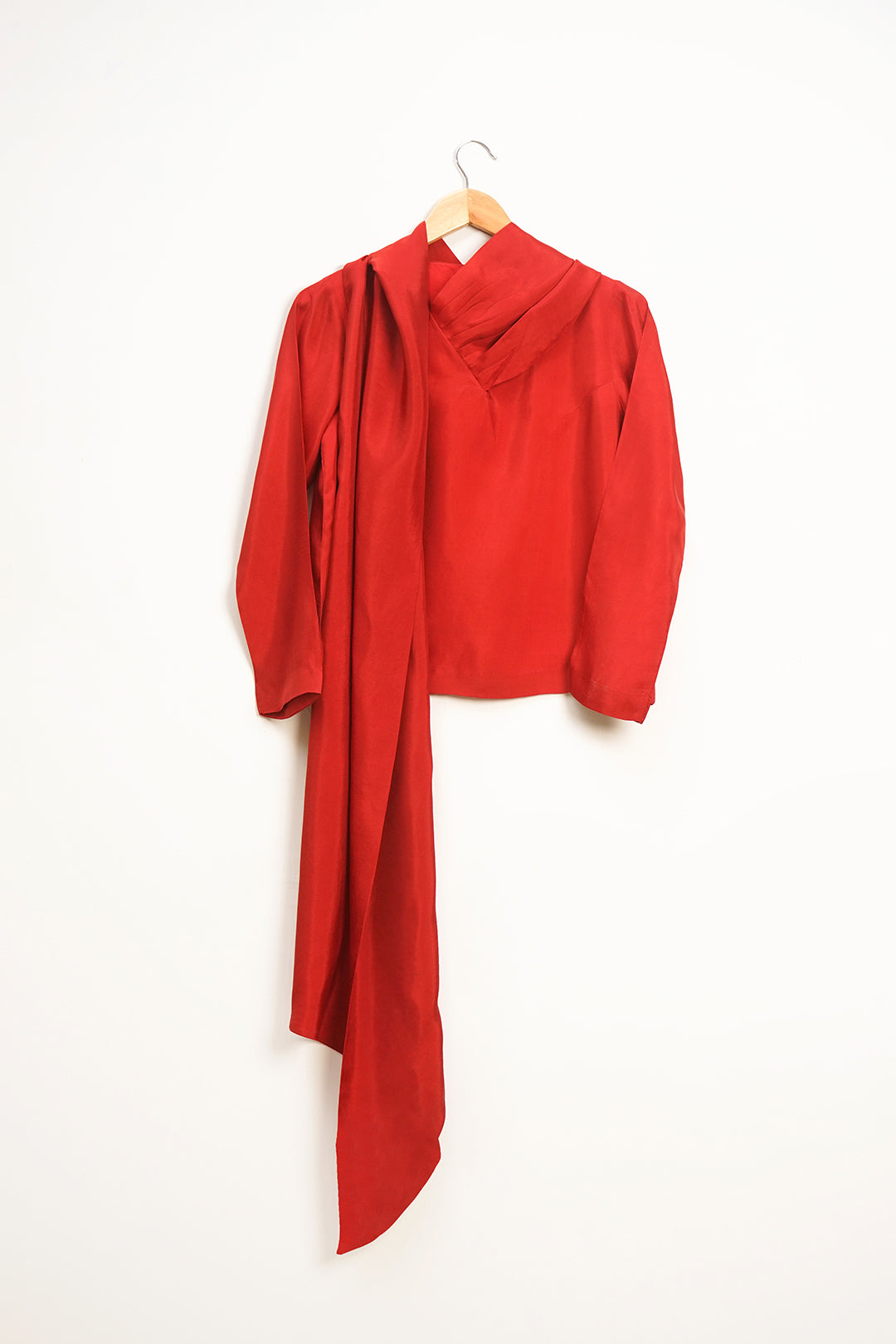 https://cdn.shopify.com/s/files/1/0611/8585/1568/files/W.SS23.527.T-2.jpg?v=1736335974