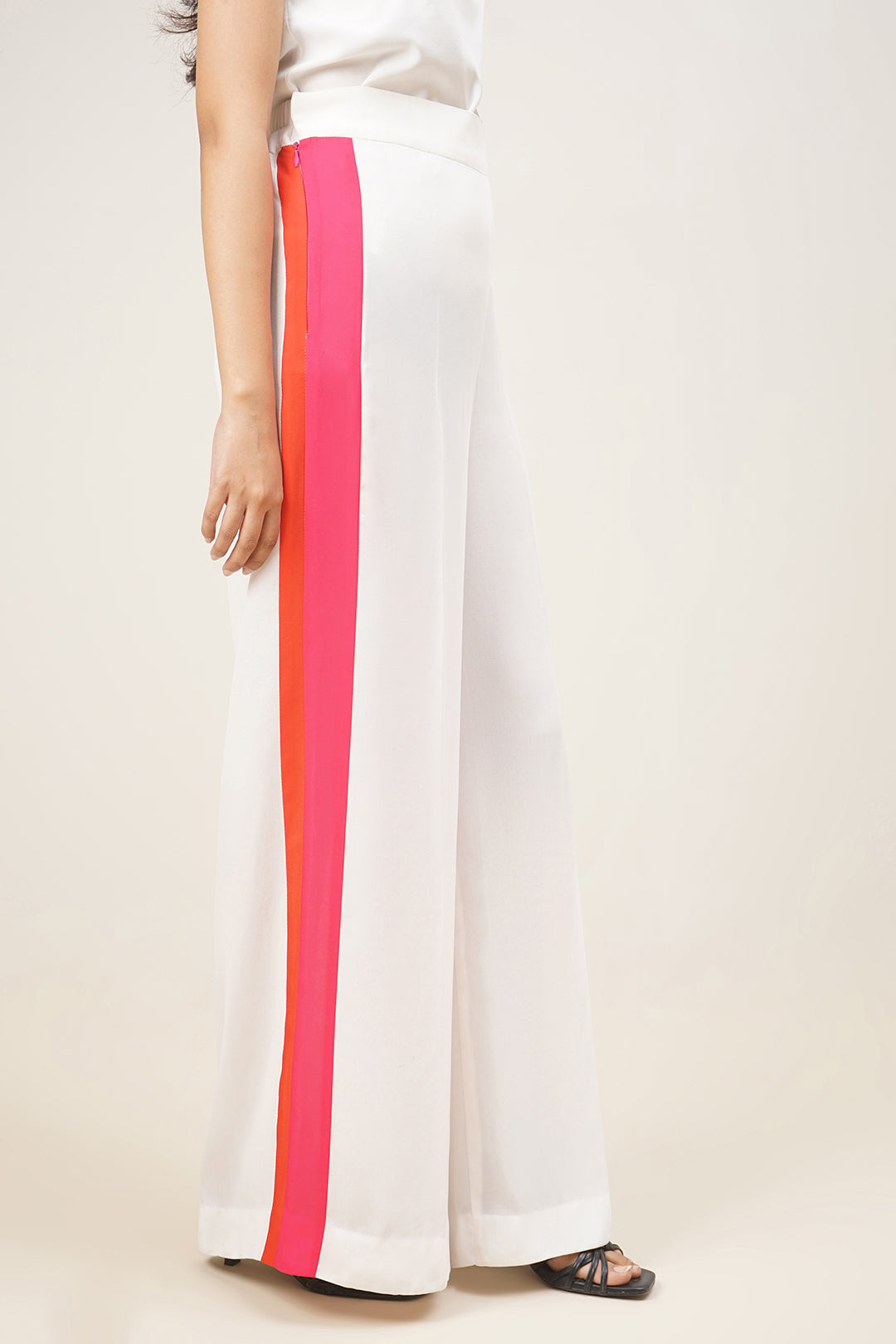 https://cdn.shopify.com/s/files/1/0611/8585/1568/files/W.SS23.534.P-1.jpg?v=1736335988