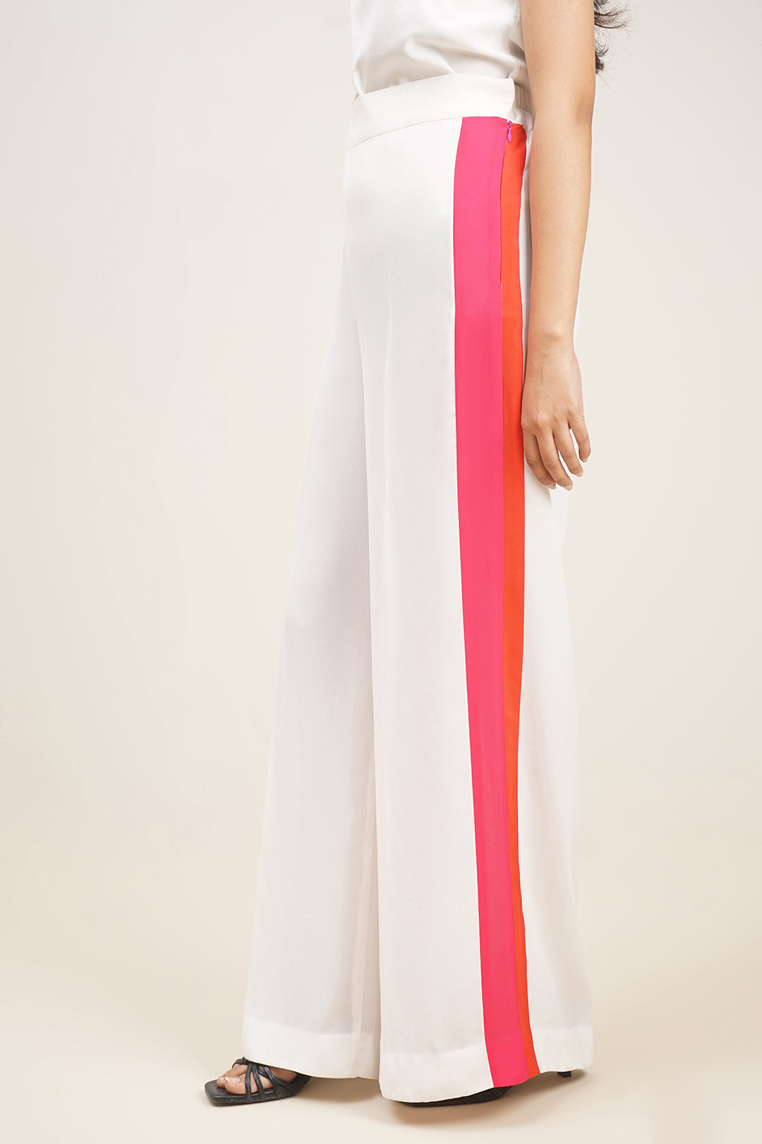 https://cdn.shopify.com/s/files/1/0611/8585/1568/files/W.SS23.534.P-2.jpg?v=1736335988