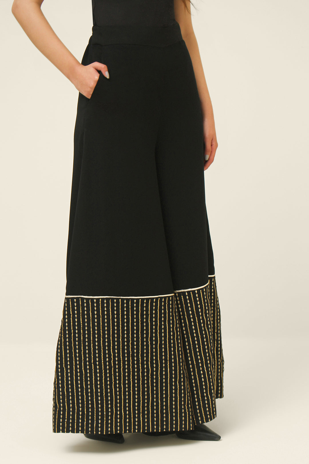 https://cdn.shopify.com/s/files/1/0611/8585/1568/files/W.SS24.074.P-2.jpg?v=1736335270