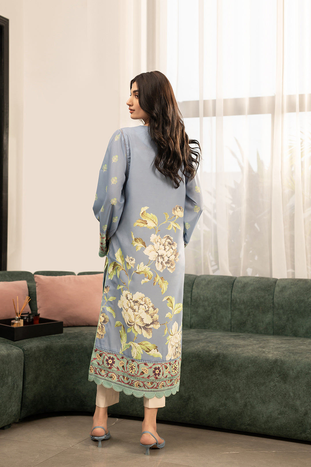 https://cdn.shopify.com/s/files/1/0611/8585/1568/files/W.SS24.110.T-4.jpg?v=1736335400