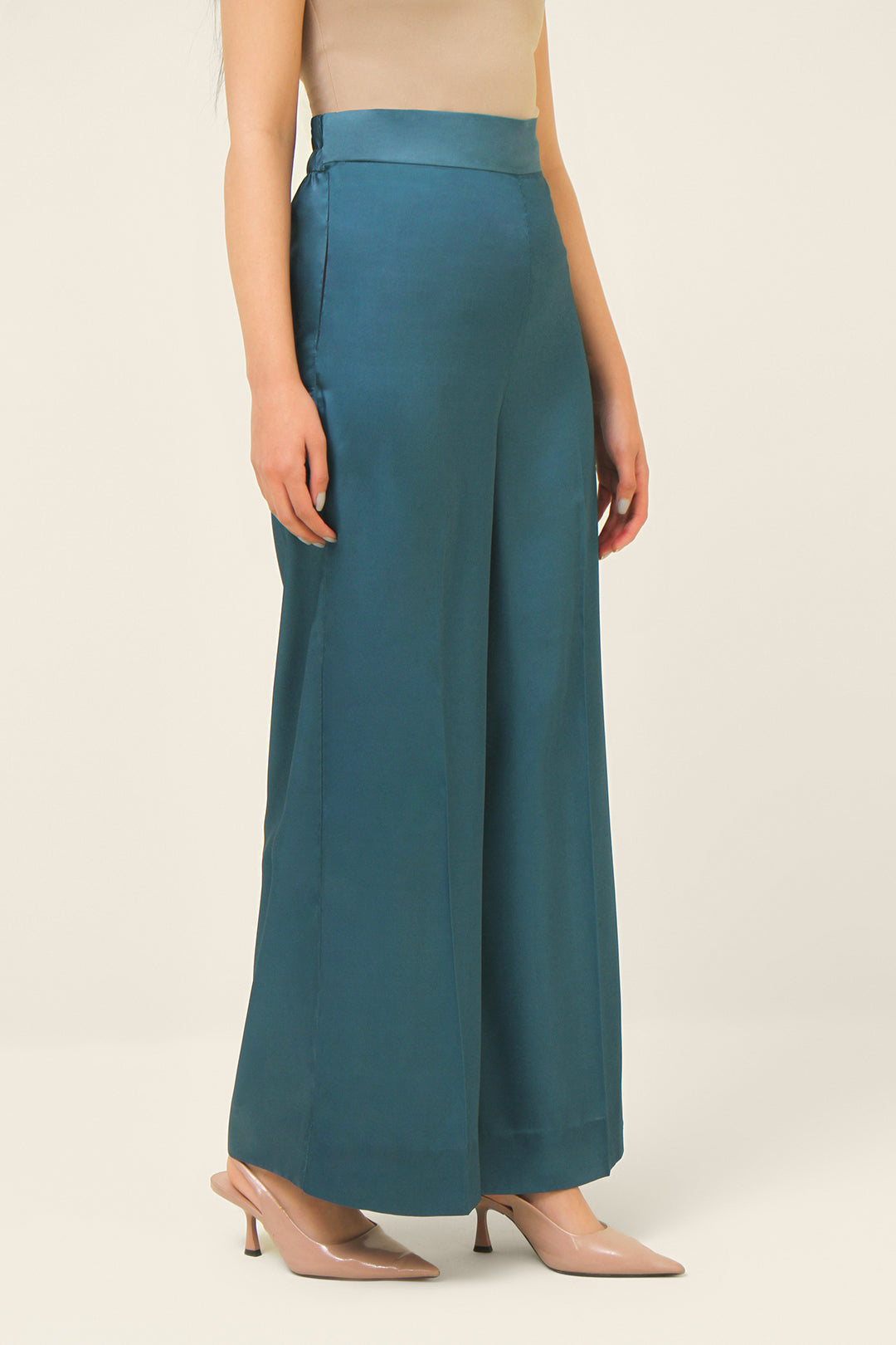 https://cdn.shopify.com/s/files/1/0611/8585/1568/files/W.SS24.127.P-2.jpg?v=1736335275