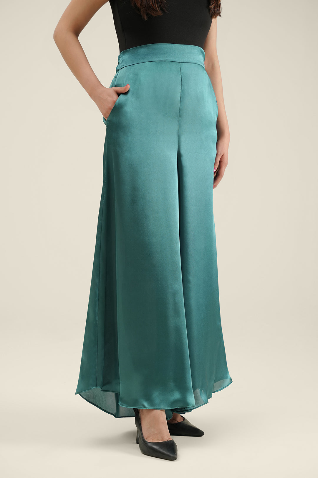 https://cdn.shopify.com/s/files/1/0611/8585/1568/files/W.SS24.239.P-1_41cf5459-6cd1-4d93-a1eb-0c0ffc5ba325.jpg?v=1736335073
