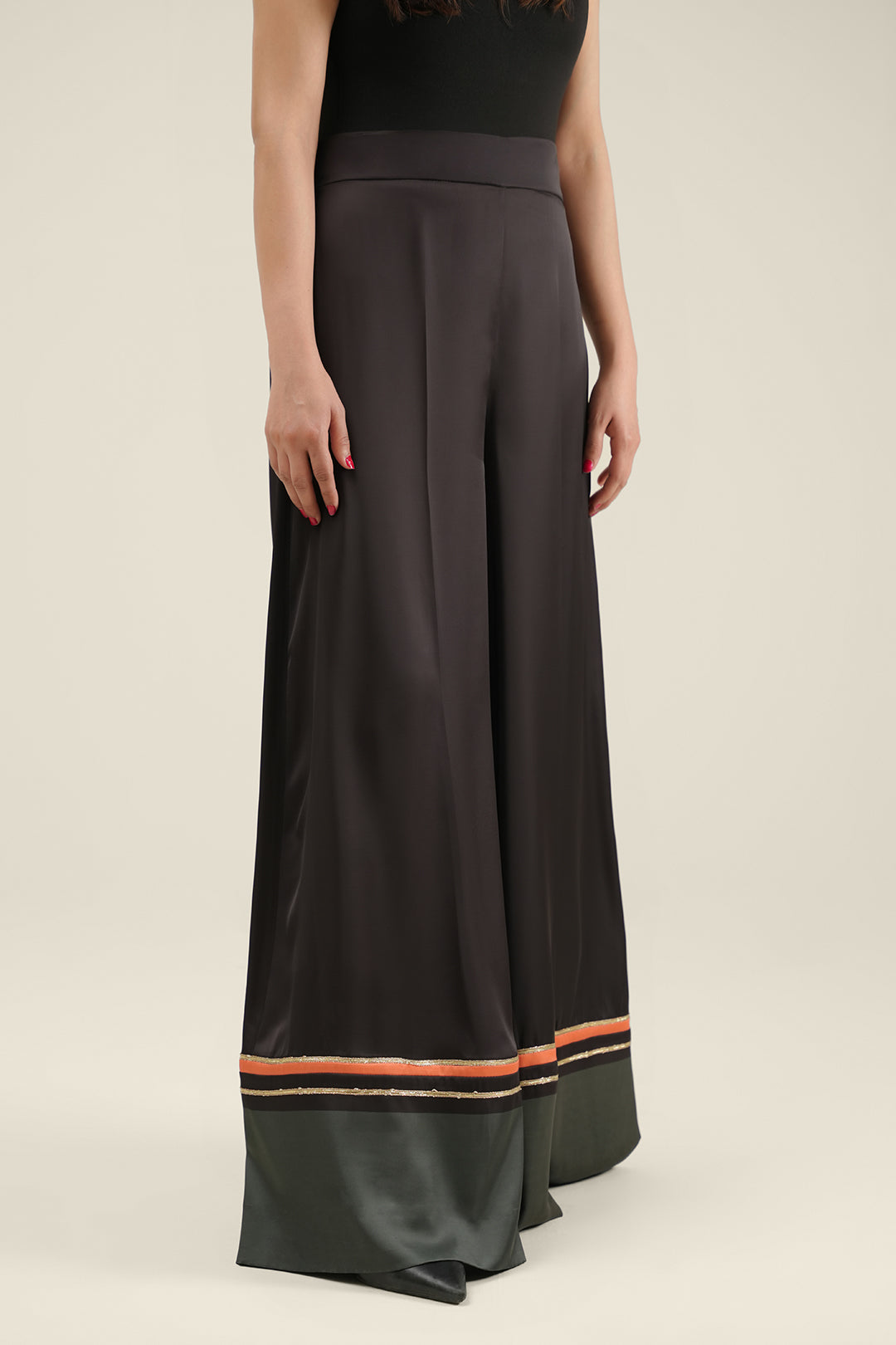 https://cdn.shopify.com/s/files/1/0611/8585/1568/files/W.SS24.242.P-2.jpg?v=1736335071