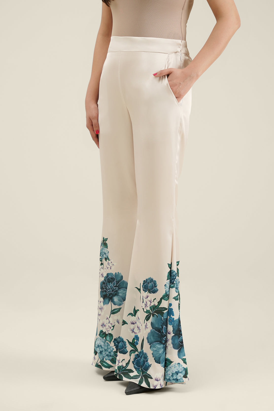 https://cdn.shopify.com/s/files/1/0611/8585/1568/files/W.SS24.243.P-1.jpg?v=1736335048