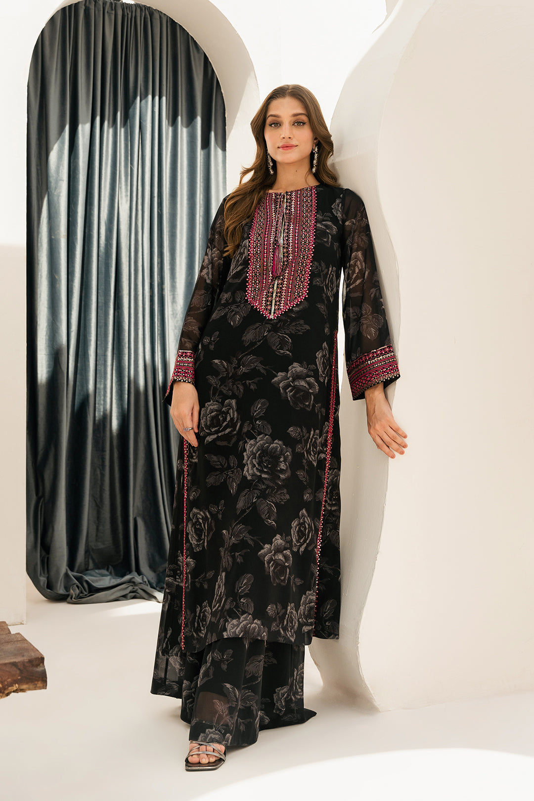 https://cdn.shopify.com/s/files/1/0611/8585/1568/files/W.SS24.247.T-1.jpg?v=1736335087
