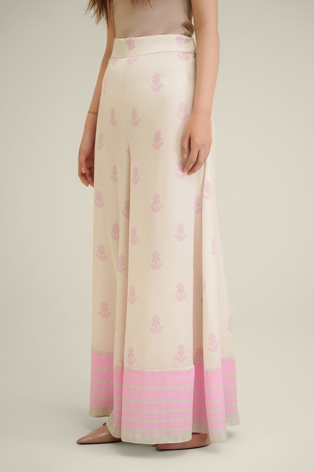 https://cdn.shopify.com/s/files/1/0611/8585/1568/files/W.SS24.259.P-1.jpg?v=1736335092