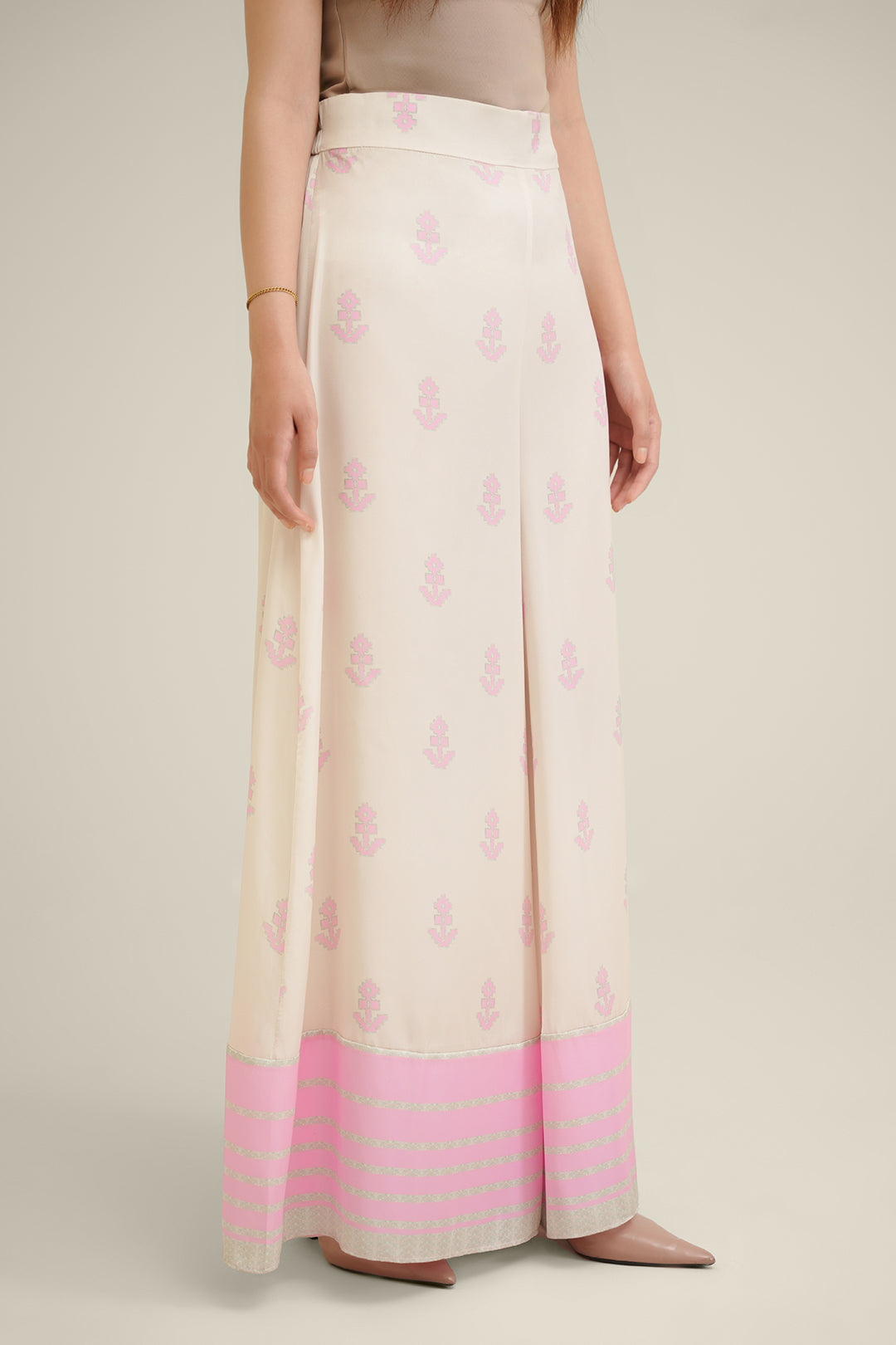https://cdn.shopify.com/s/files/1/0611/8585/1568/files/W.SS24.259.P-2.jpg?v=1736335093