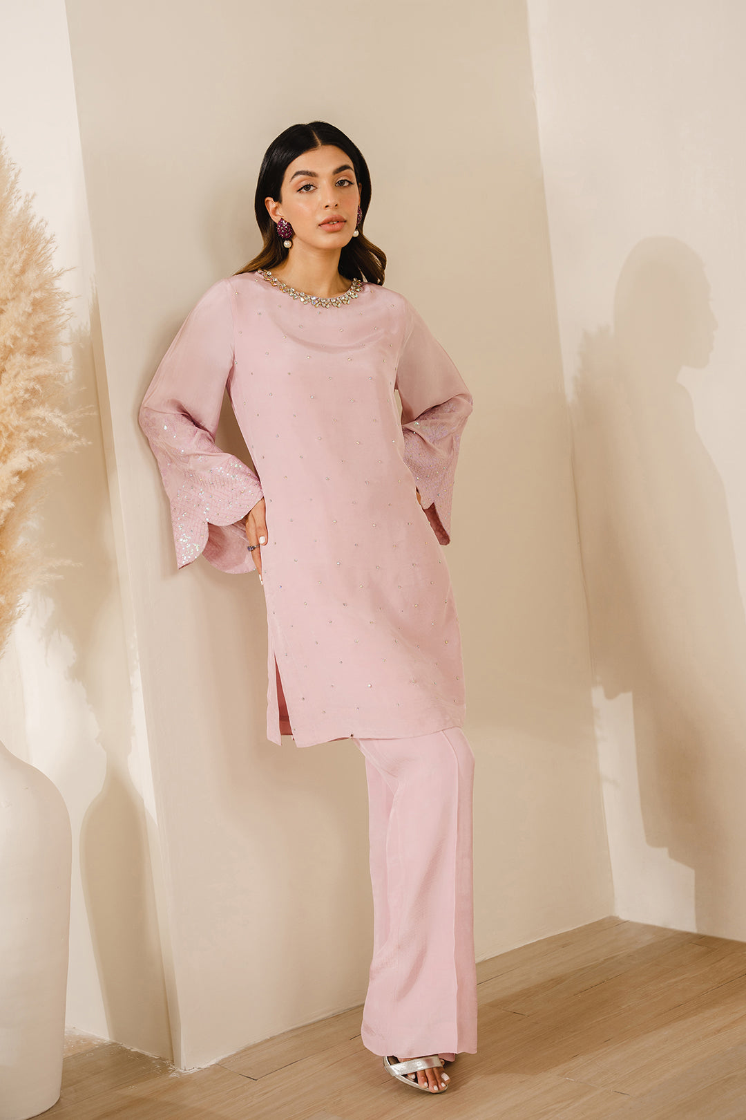 https://cdn.shopify.com/s/files/1/0611/8585/1568/files/W.SS24.287.T-3.jpg?v=1736334999