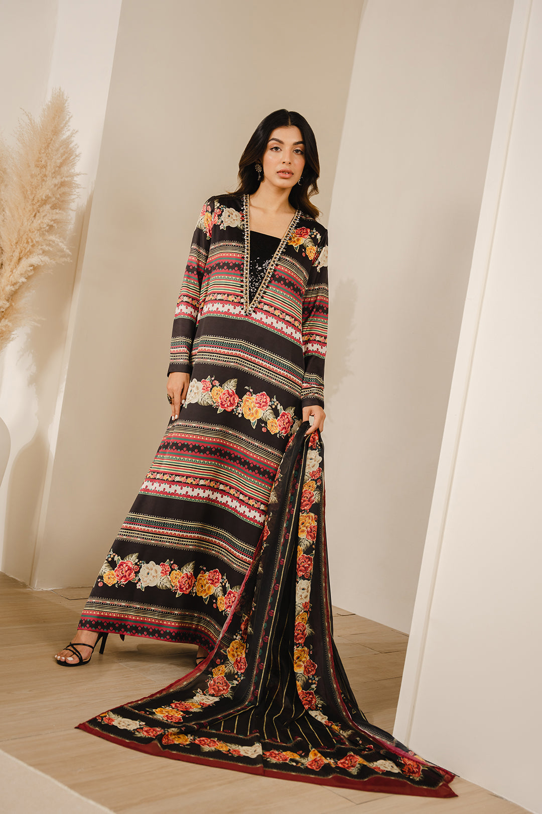 https://cdn.shopify.com/s/files/1/0611/8585/1568/files/W.SS24.340.T-4.jpg?v=1736335019