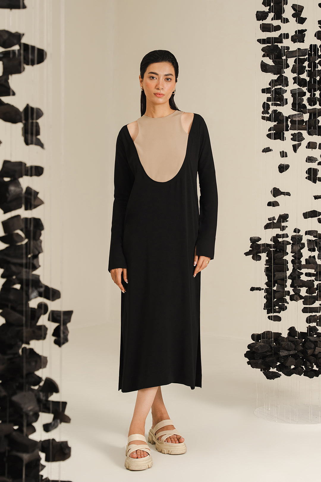 https://cdn.shopify.com/s/files/1/0611/8585/1568/files/W.SS24.446.T-1.jpg?v=1736334897