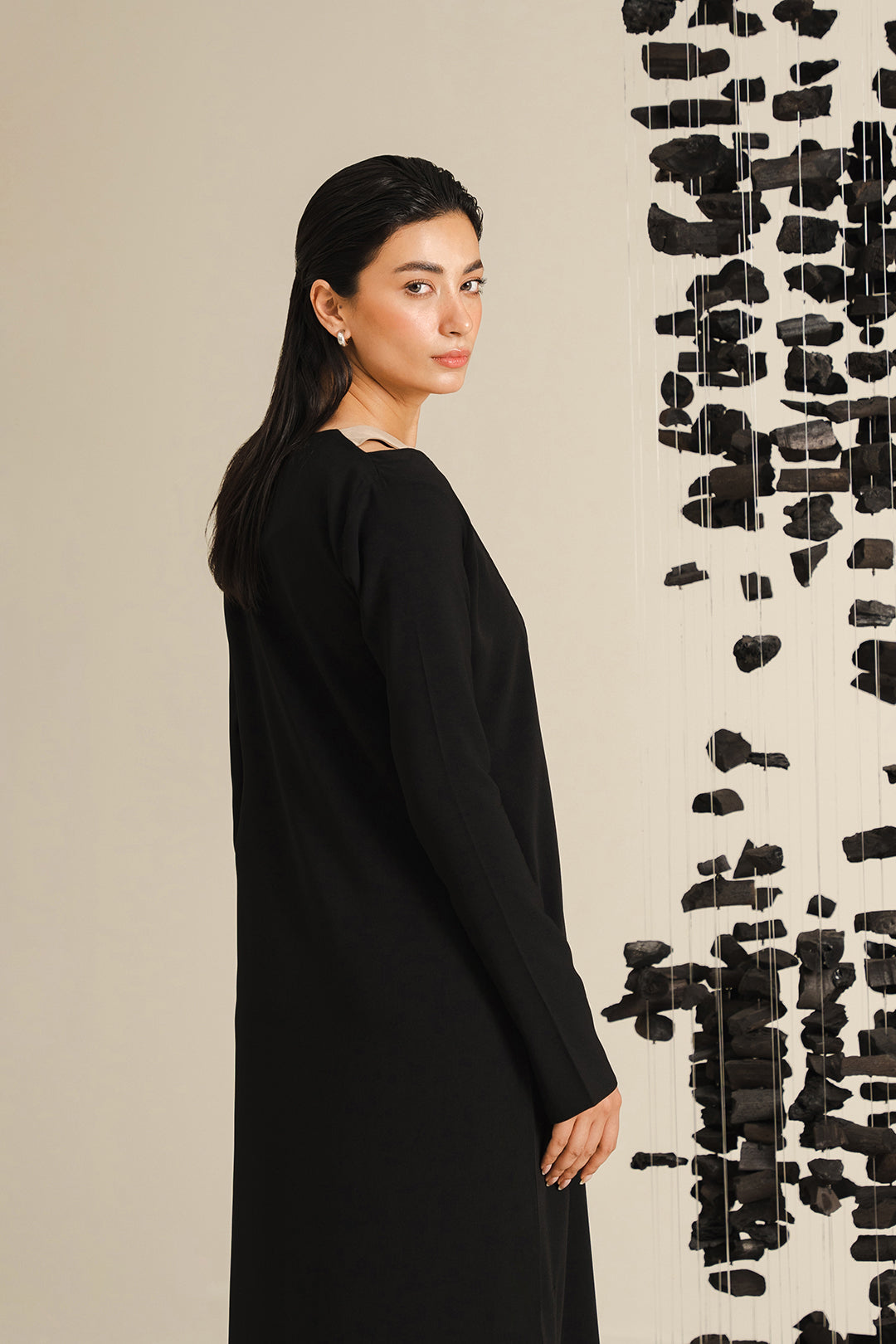 https://cdn.shopify.com/s/files/1/0611/8585/1568/files/W.SS24.446.T-4.jpg?v=1736334897
