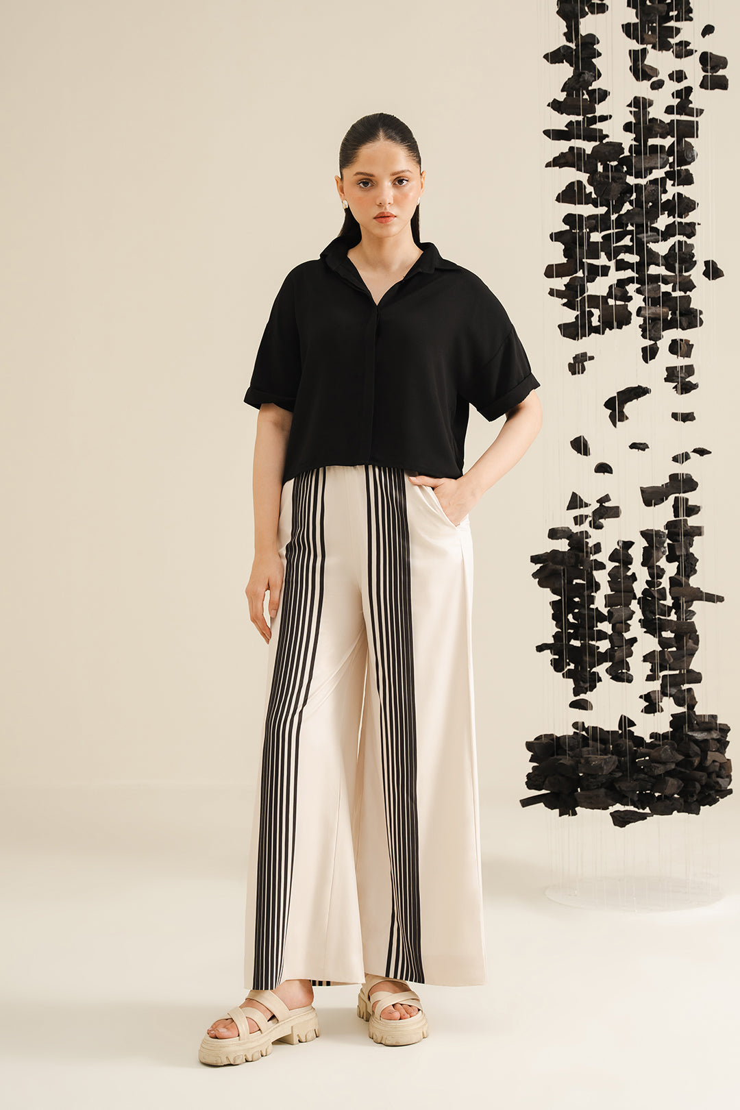 Black Boxy Crop-Top