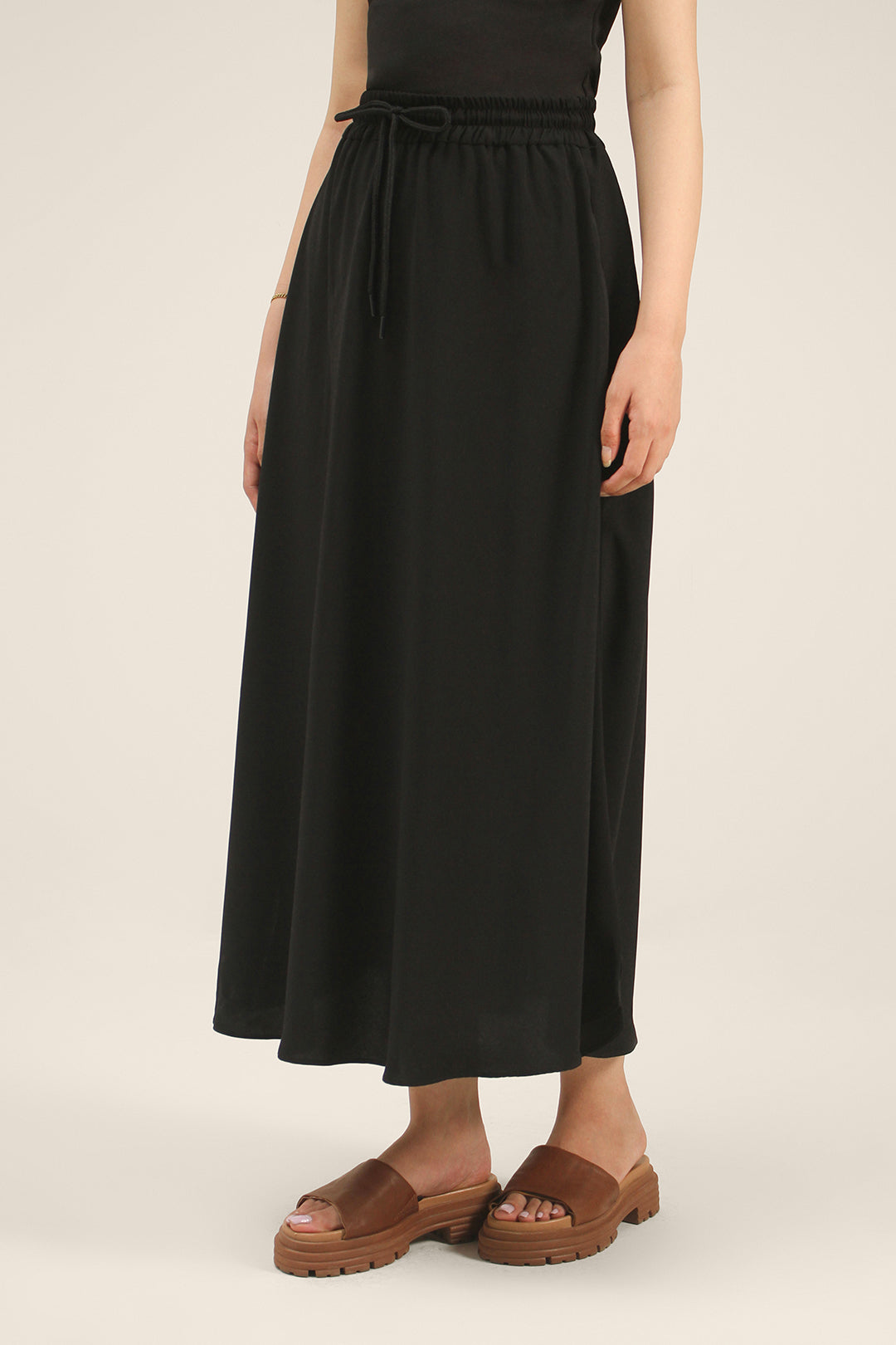 https://cdn.shopify.com/s/files/1/0611/8585/1568/files/W.SS24.457.P-1.jpg?v=1736334903