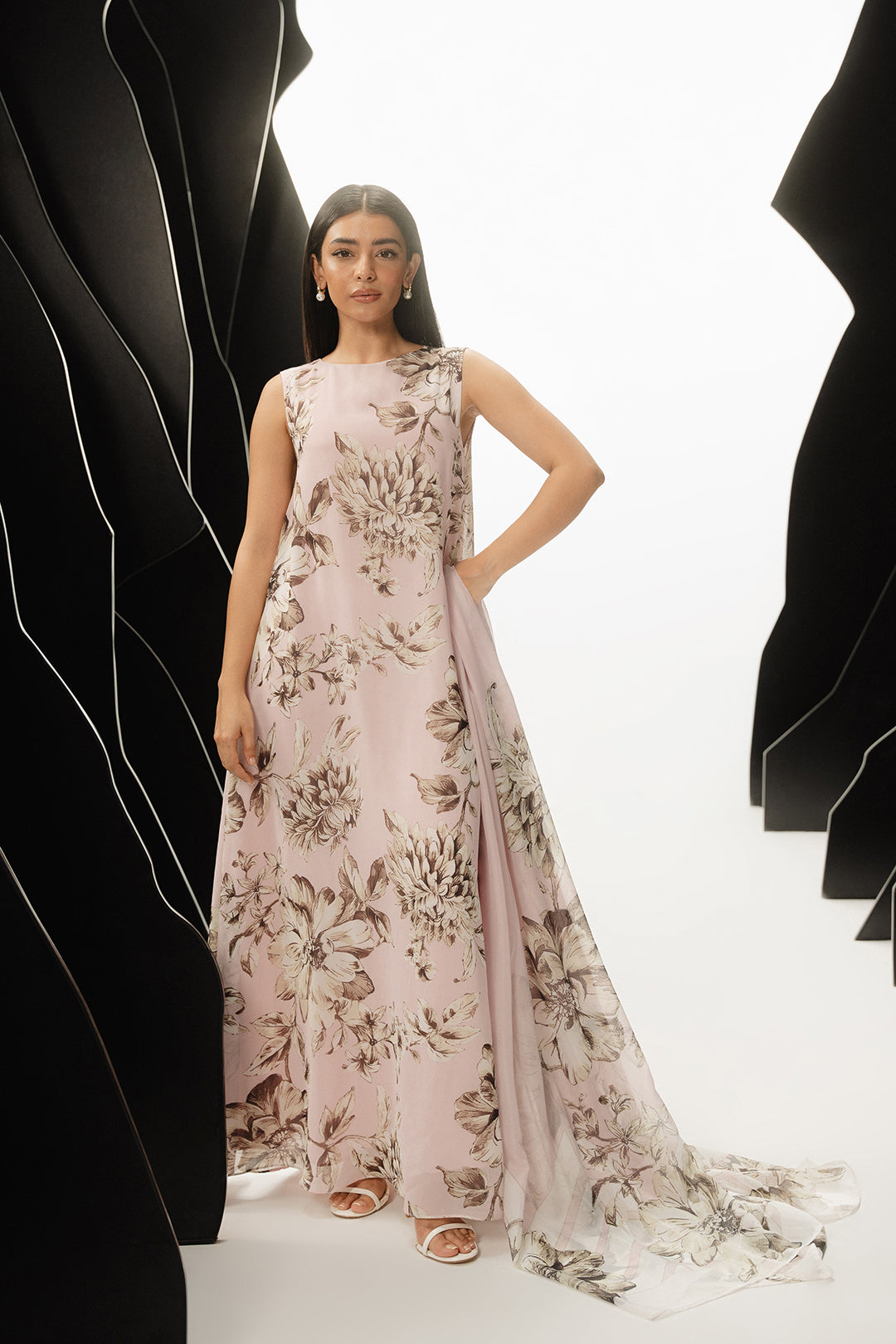 https://cdn.shopify.com/s/files/1/0611/8585/1568/files/W.SS24.466.T-3.jpg?v=1736334935