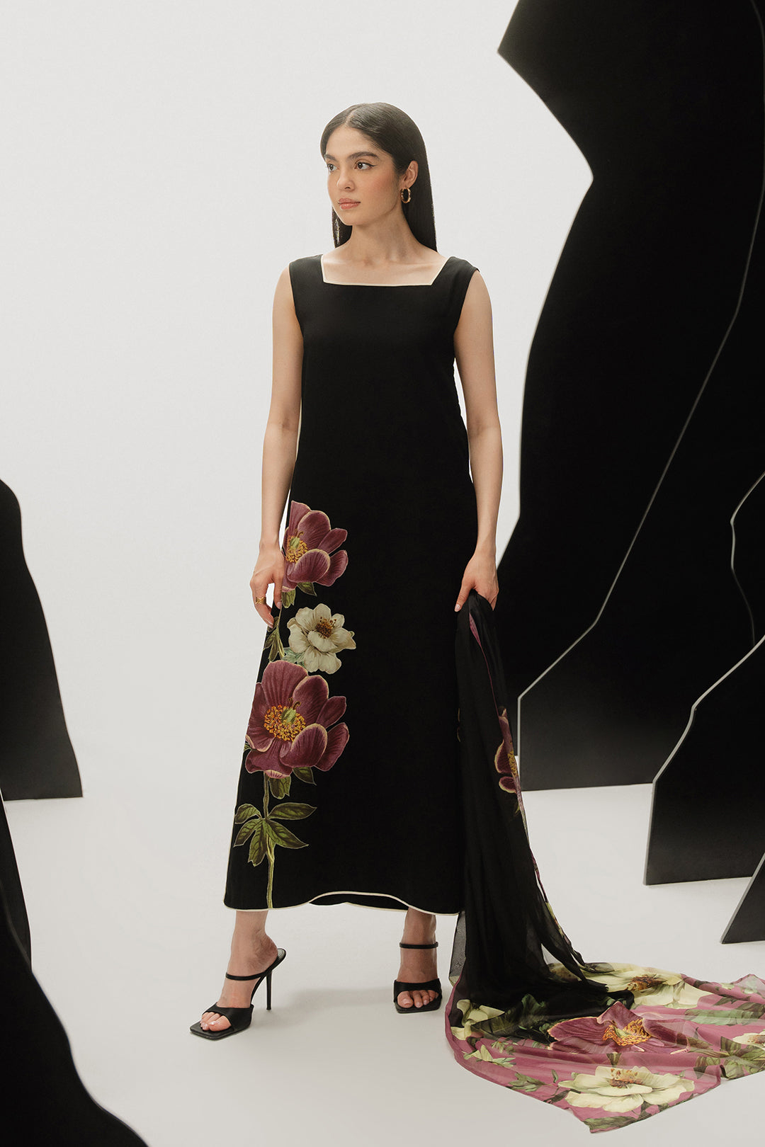https://cdn.shopify.com/s/files/1/0611/8585/1568/files/W.SS24.468.T-3.jpg?v=1736334933