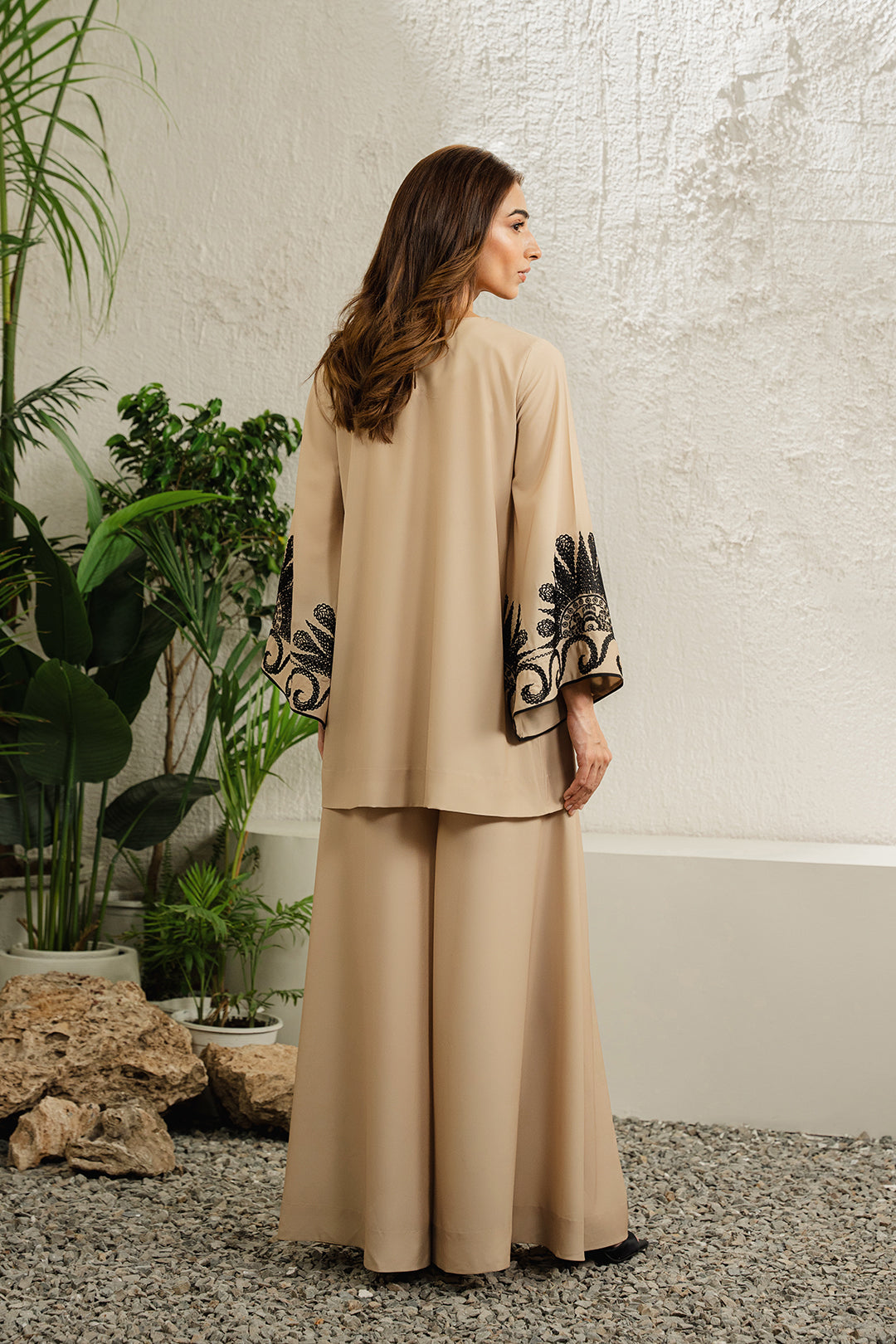https://cdn.shopify.com/s/files/1/0611/8585/1568/files/W.SS24.573.T-4.jpg?v=1736334775