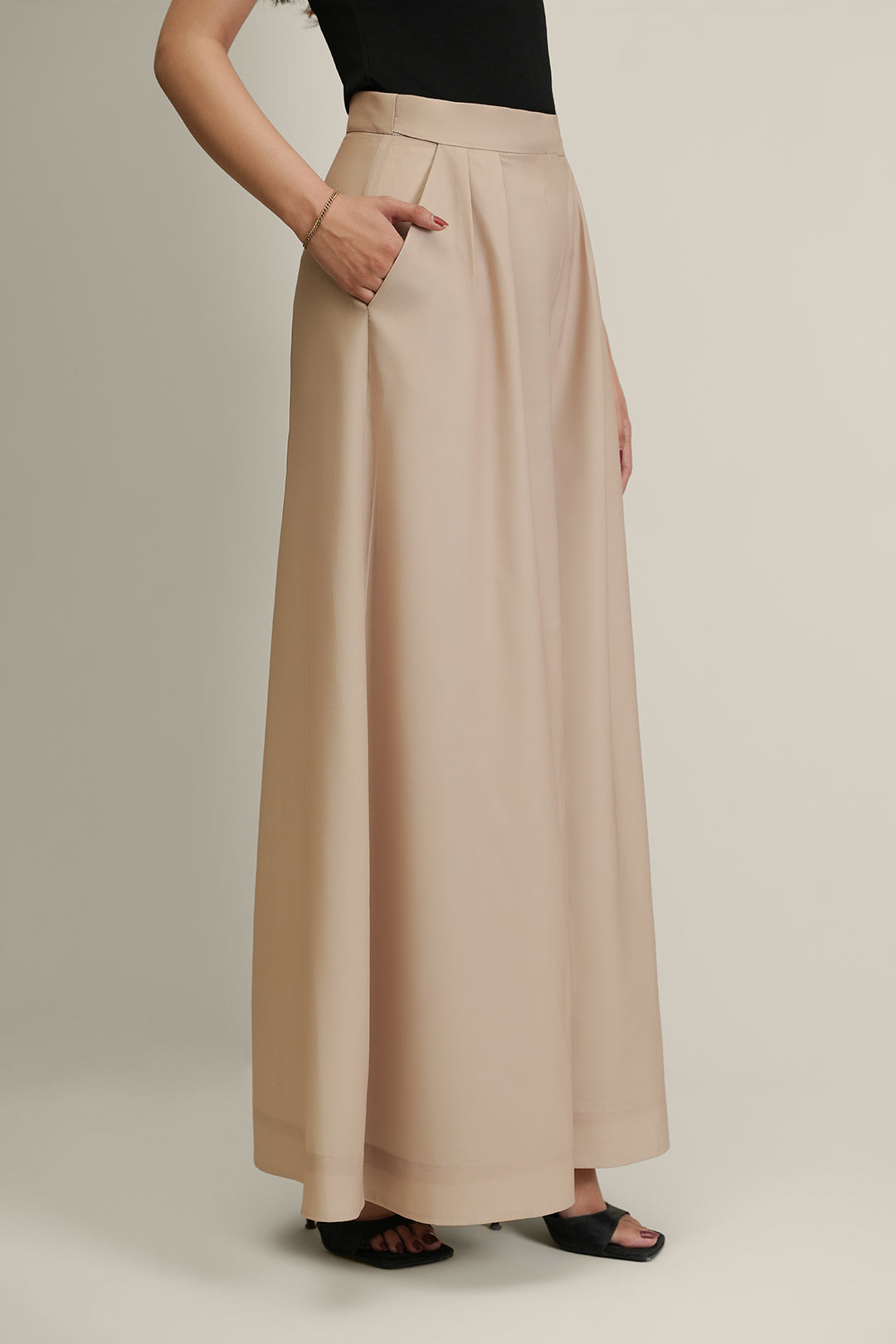 https://cdn.shopify.com/s/files/1/0611/8585/1568/files/W.SS24.583.P-2.jpg?v=1736334779