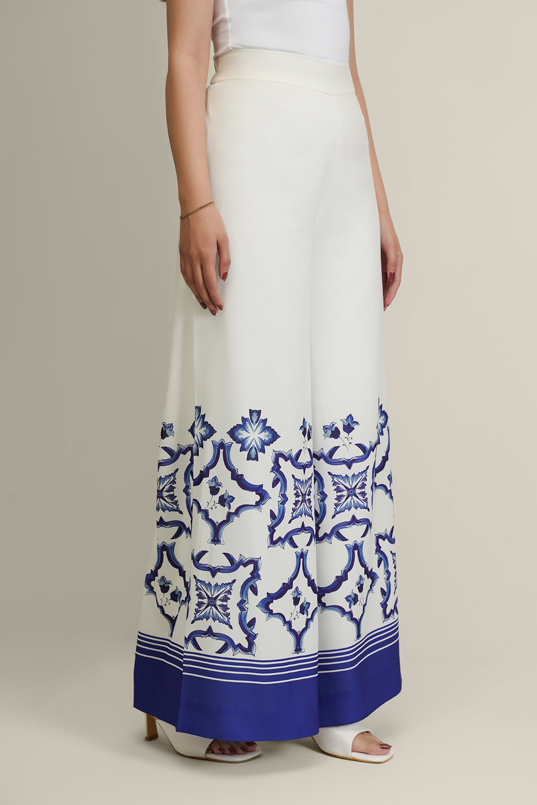 https://cdn.shopify.com/s/files/1/0611/8585/1568/files/W.SS24.584.P-2.jpg?v=1736334778