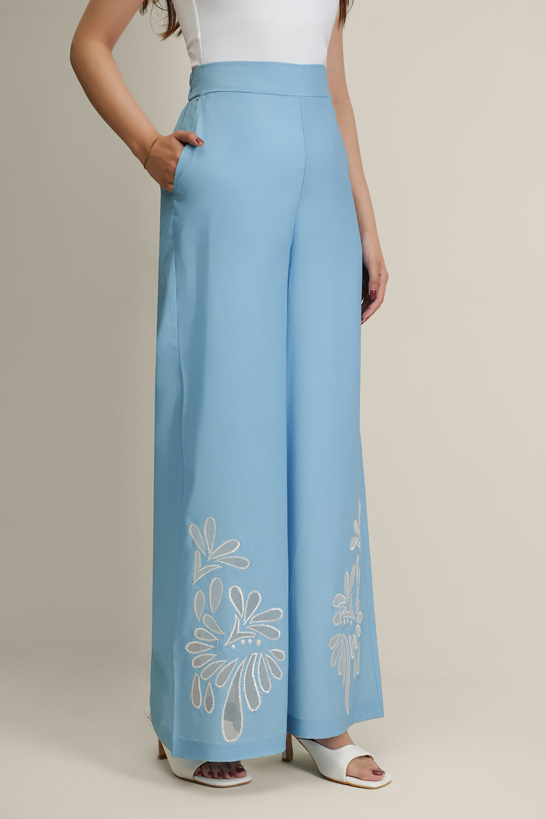https://cdn.shopify.com/s/files/1/0611/8585/1568/files/W.SS24.585.P-2.jpg?v=1736334776