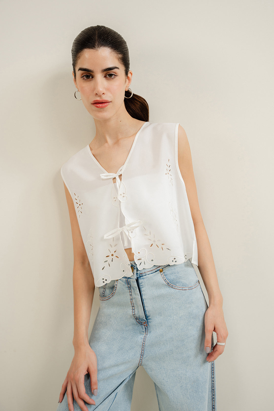 https://cdn.shopify.com/s/files/1/0611/8585/1568/files/W.SS24.589.T-1.jpg?v=1736334823