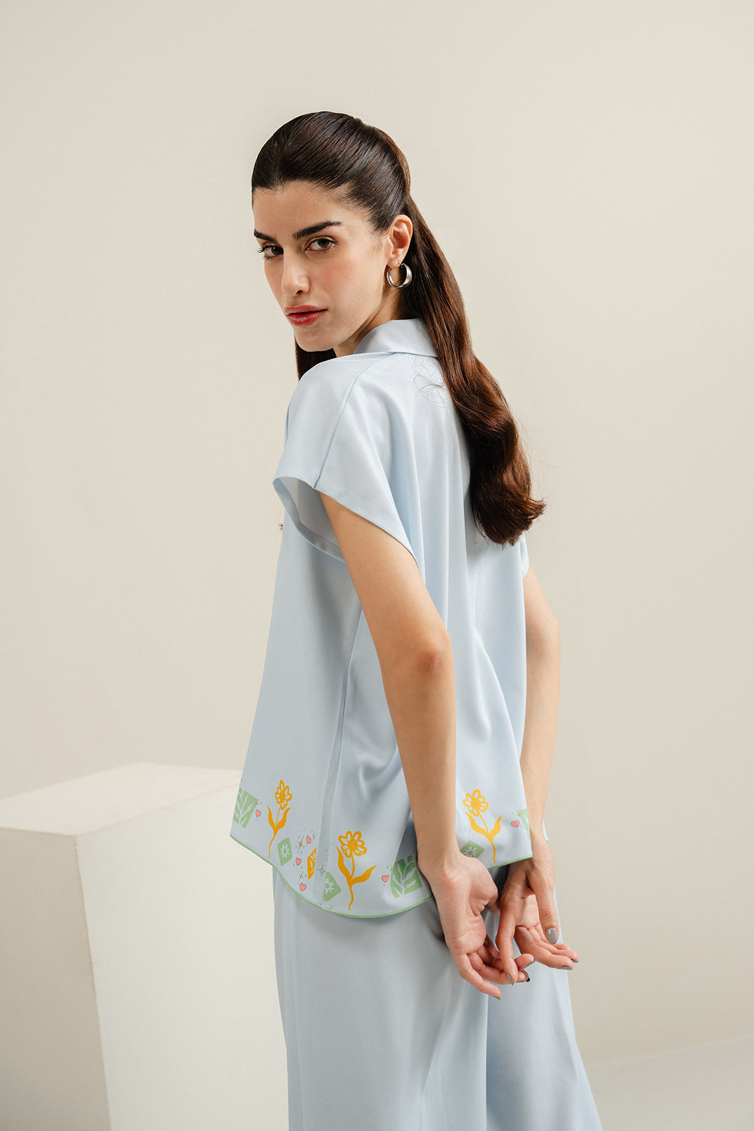 https://cdn.shopify.com/s/files/1/0611/8585/1568/files/W.SS24.596.T-4.jpg?v=1736334811