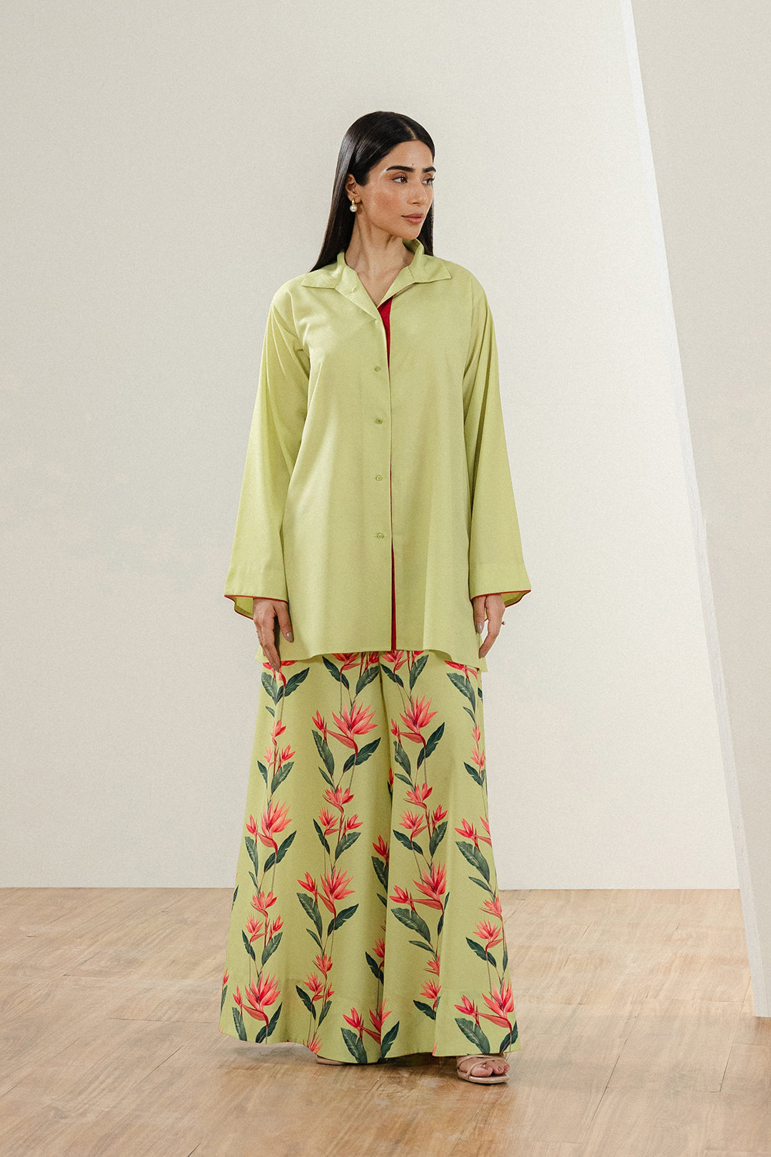 https://cdn.shopify.com/s/files/1/0611/8585/1568/files/W.SS24.608.T-1.jpg?v=1736334737