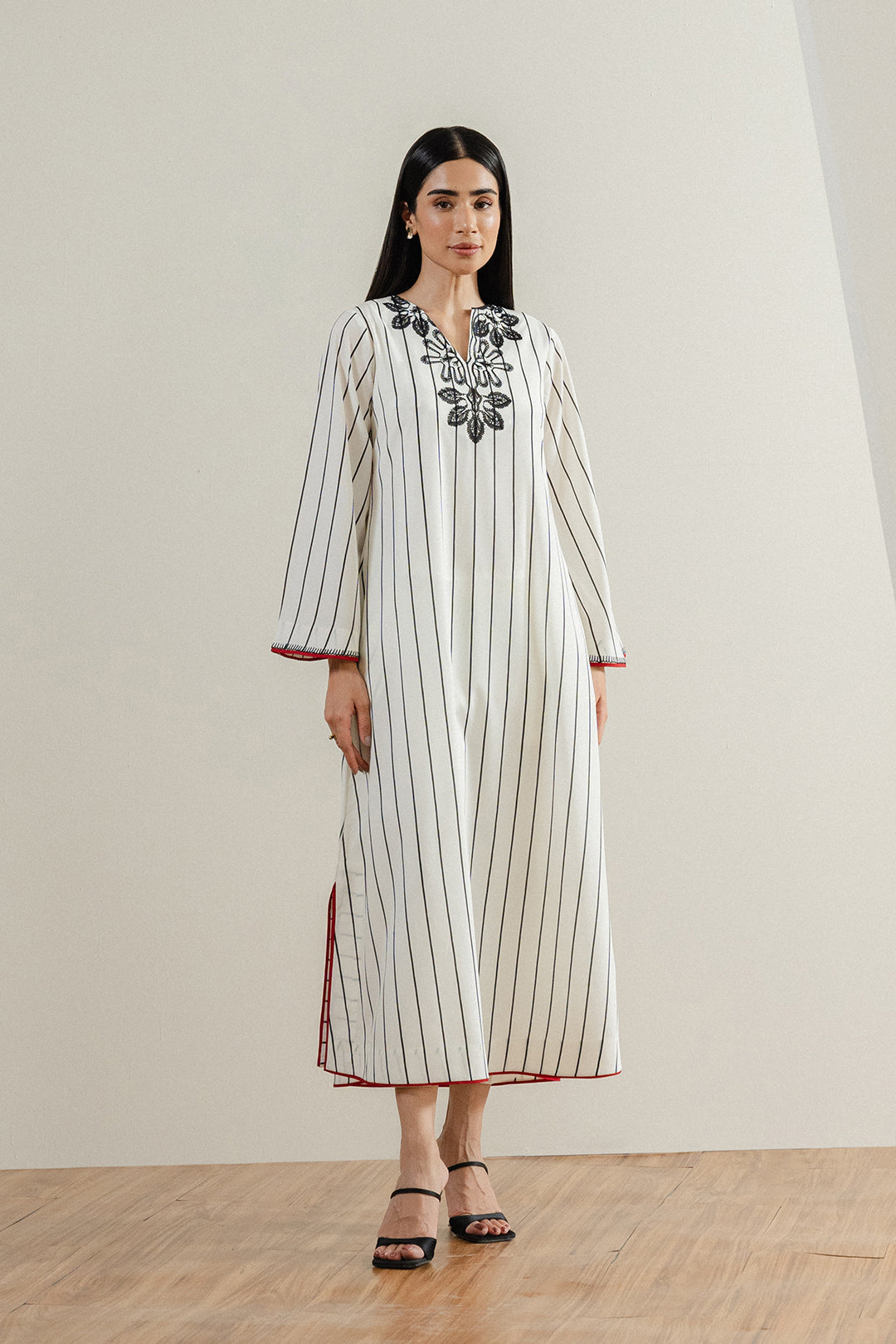 https://cdn.shopify.com/s/files/1/0611/8585/1568/files/W.SS24.609.T-1.jpg?v=1736334735