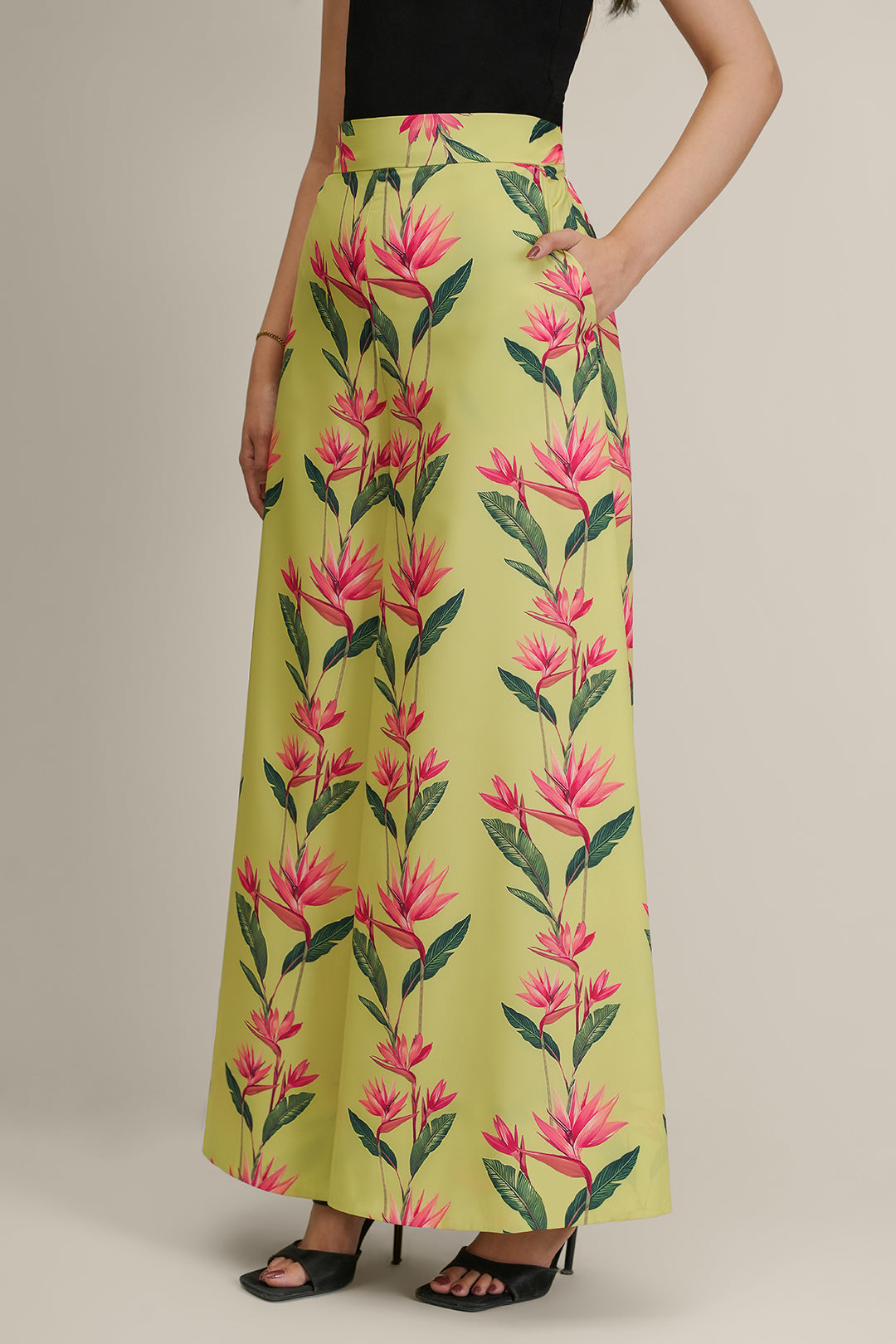 https://cdn.shopify.com/s/files/1/0611/8585/1568/files/W.SS24.610.P-1.jpg?v=1736334753