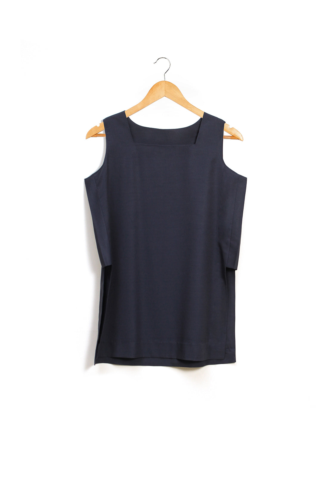 https://cdn.shopify.com/s/files/1/0611/8585/1568/files/W.SS24.614.T-2.jpg?v=1736334693