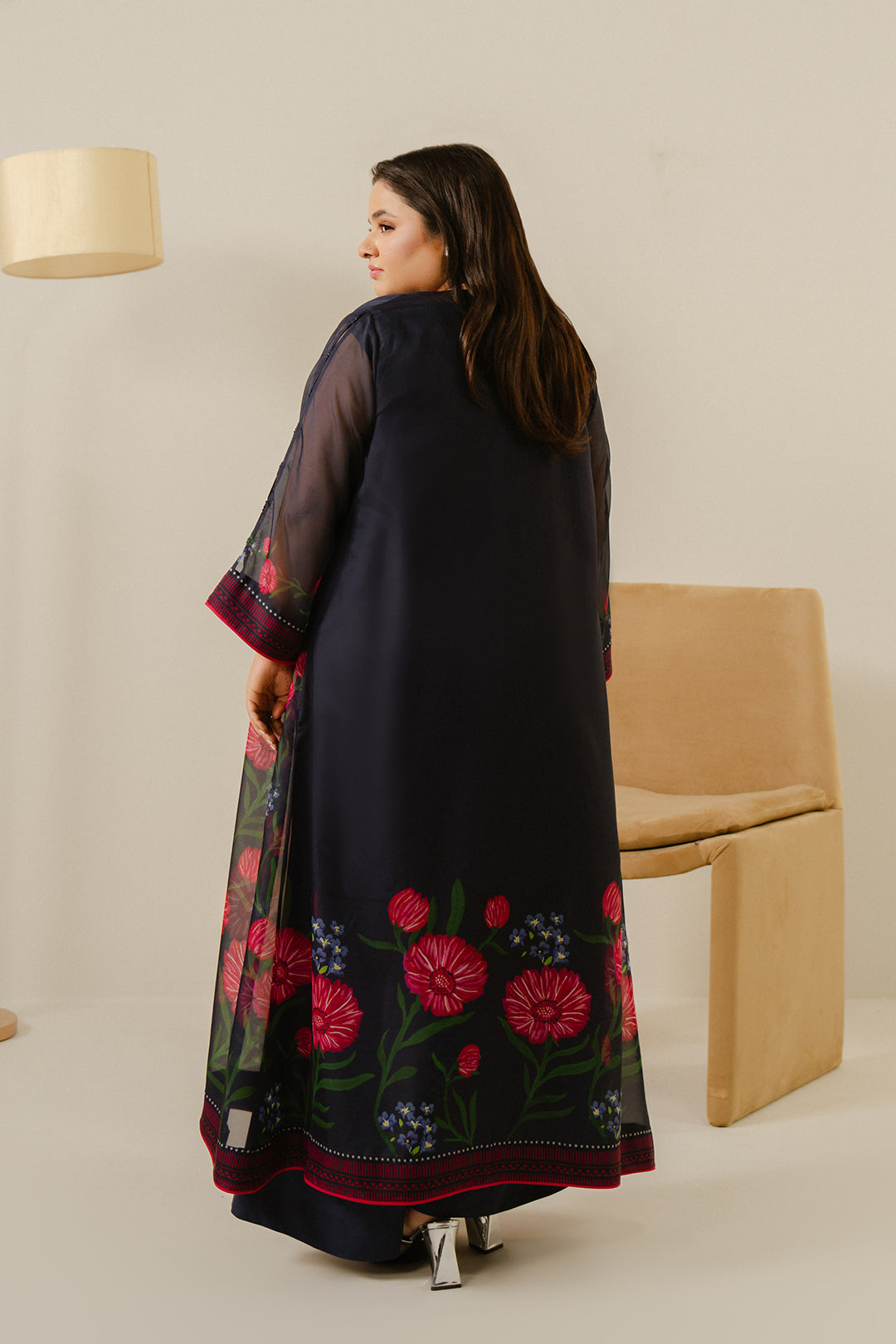 https://cdn.shopify.com/s/files/1/0611/8585/1568/files/W.SS24.615.T-4.jpg?v=1736334692