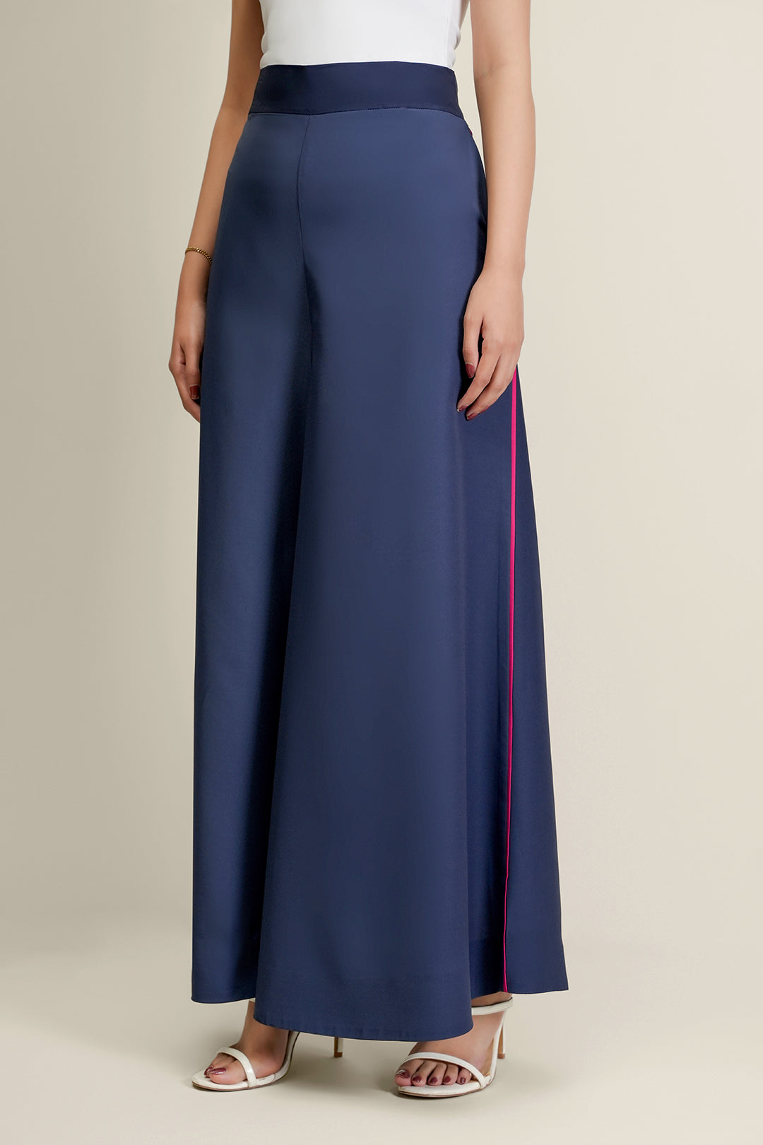 https://cdn.shopify.com/s/files/1/0611/8585/1568/files/W.SS24.619.P-1.jpg?v=1736334699