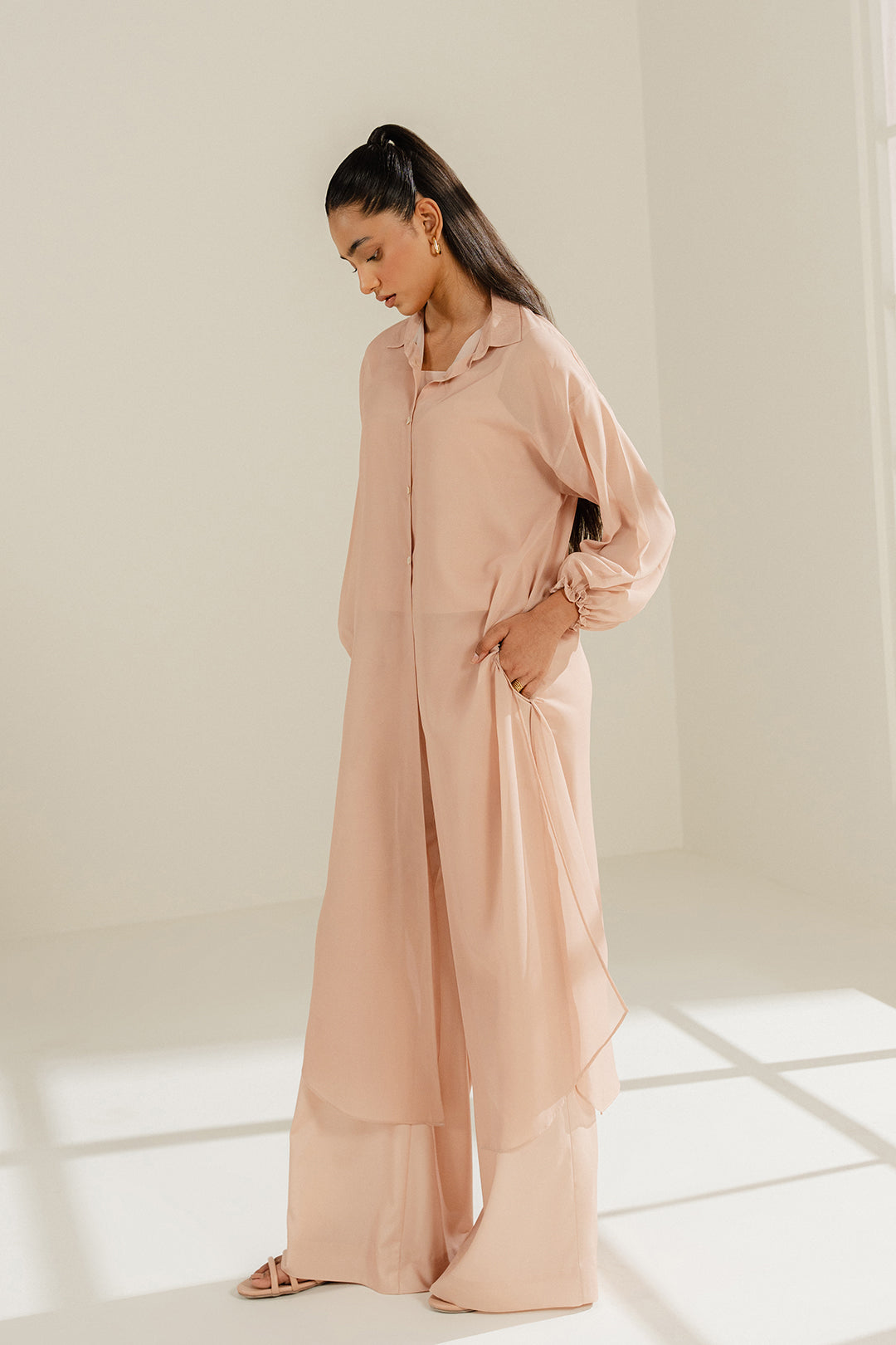 https://cdn.shopify.com/s/files/1/0611/8585/1568/files/W.SS24.625.T-3.jpg?v=1736334793