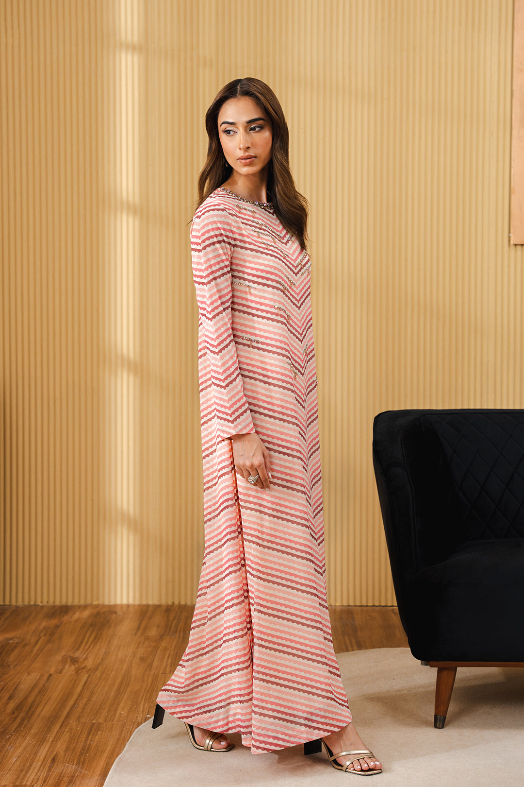 https://cdn.shopify.com/s/files/1/0611/8585/1568/files/W.SS24.639.T-3.jpg?v=1736334653
