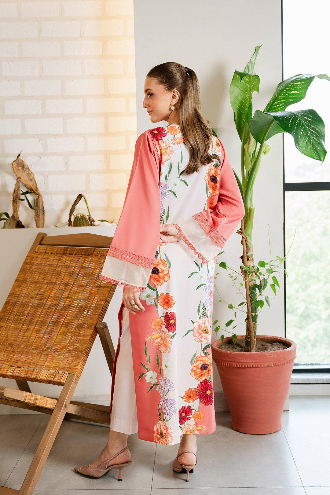 https://cdn.shopify.com/s/files/1/0611/8585/1568/files/W.SS24.665.T-4.jpg?v=1736334711